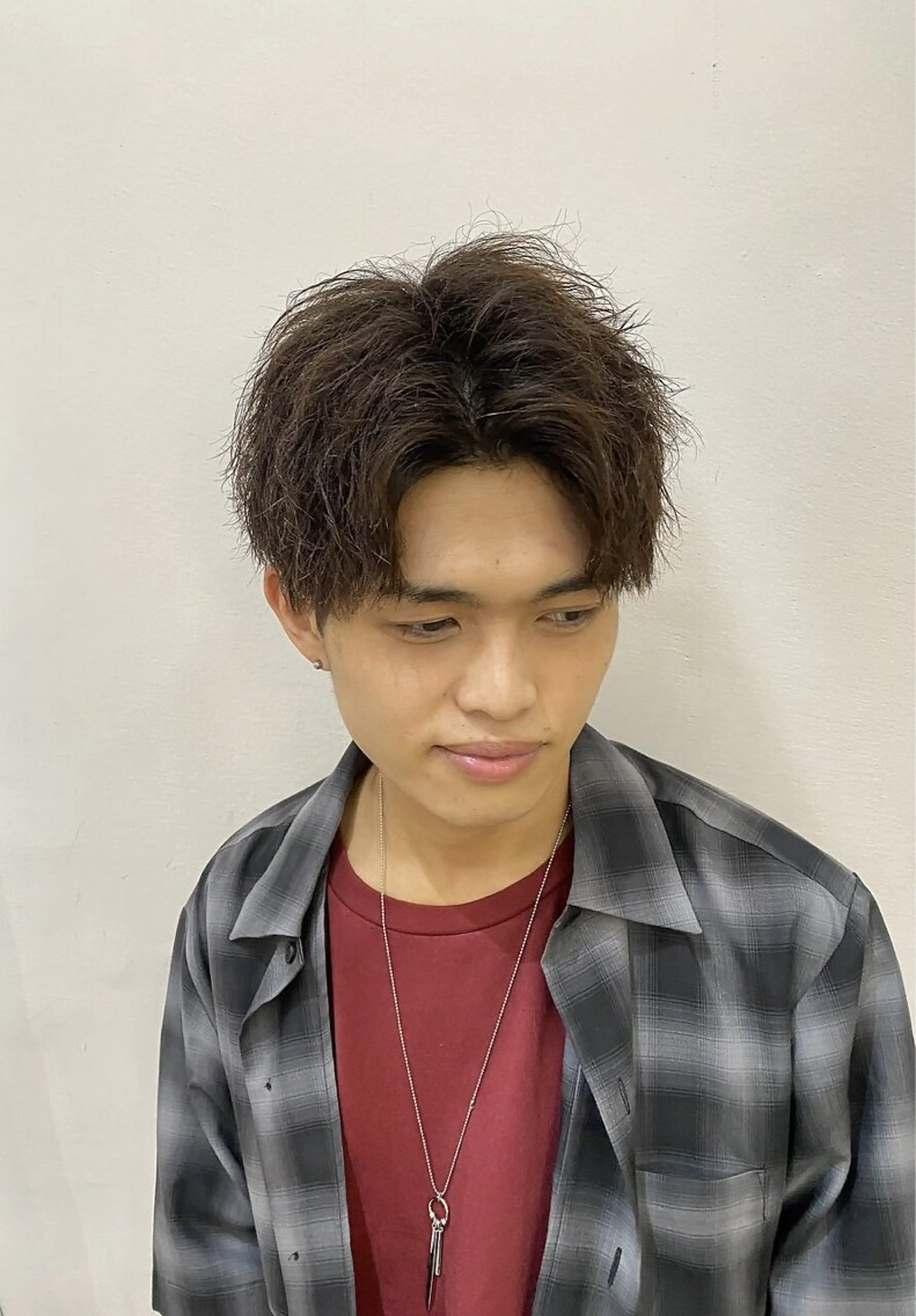 メンズ センターパート ダウンパーマ フェードカット フェザーパーマ カルマパーマ カット MEN’SsalonHYPE所属・メンズカット/布施/ 秋山 涼のヘアスタイル