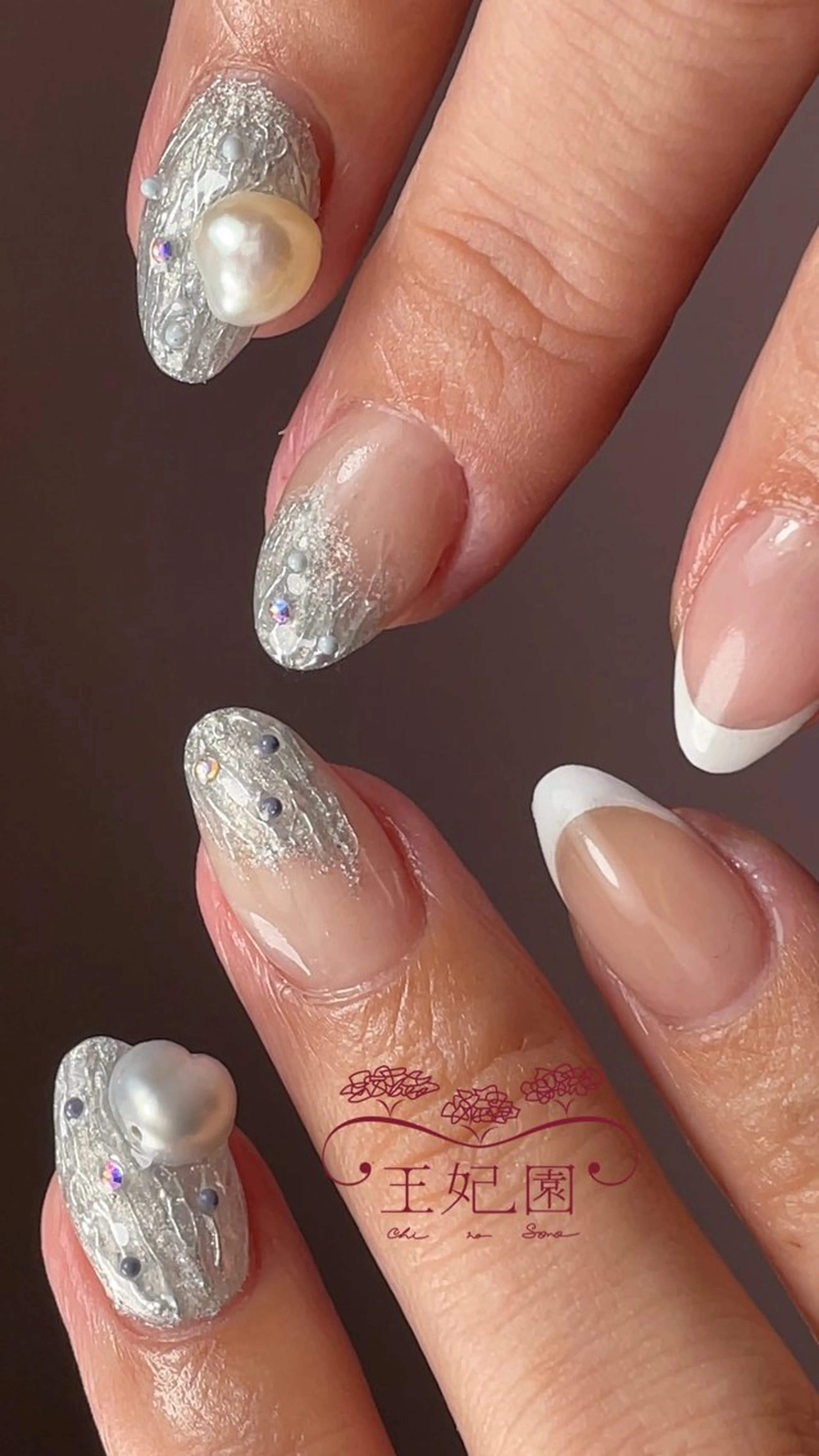 ネイル ミラーネイル ニュアンスネイル ワンホンネイル nail salon王妃の園所属・王妃の園 ohinosonoのネイルデザイン