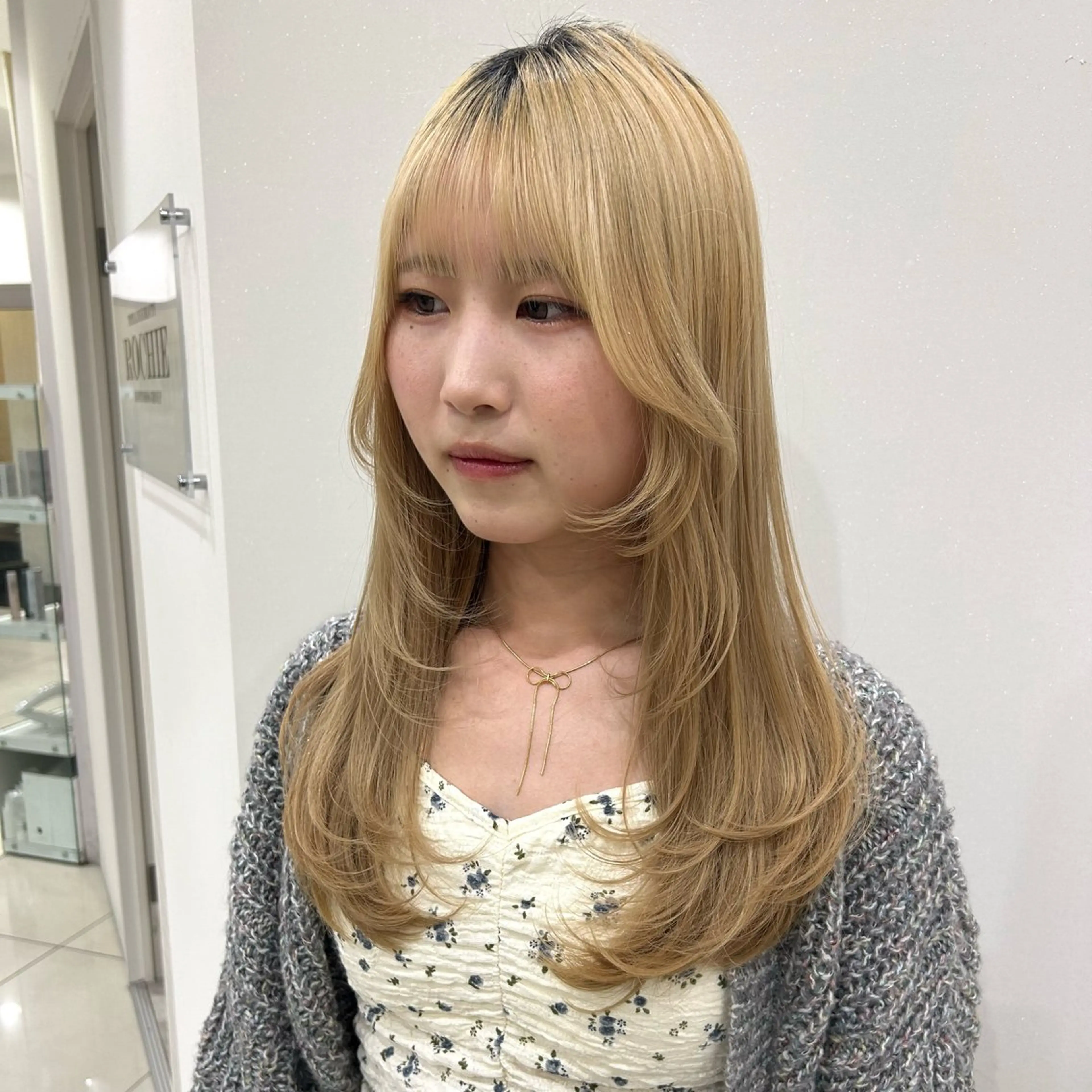 ロング 顔周りカット ハイレイヤー レイヤーカット カット ハピネス所属・川本 真鈴のヘアスタイル