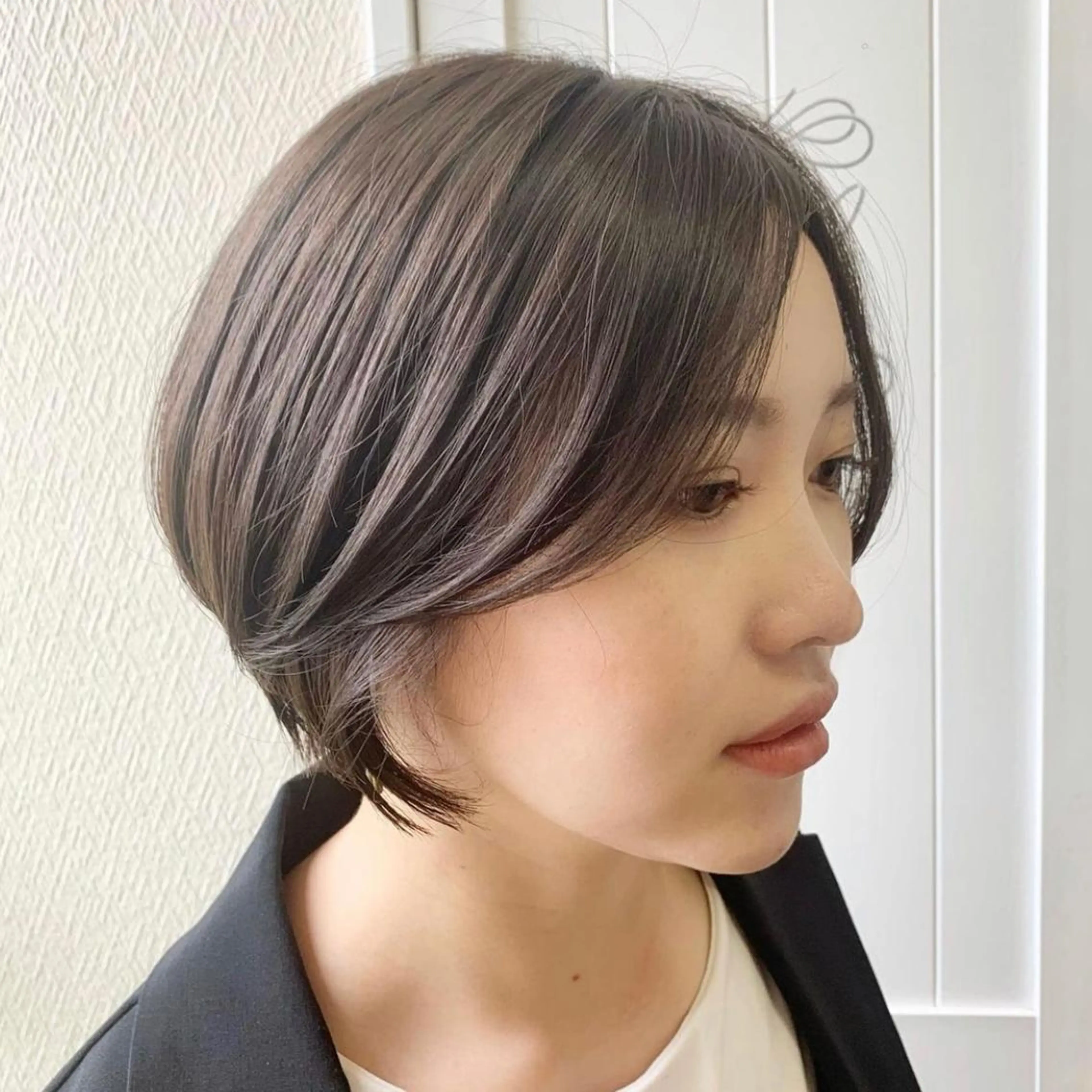 ショート カラー グレージュ 韓国ヘア /男女❄️ 細江 美紅のヘアスタイル