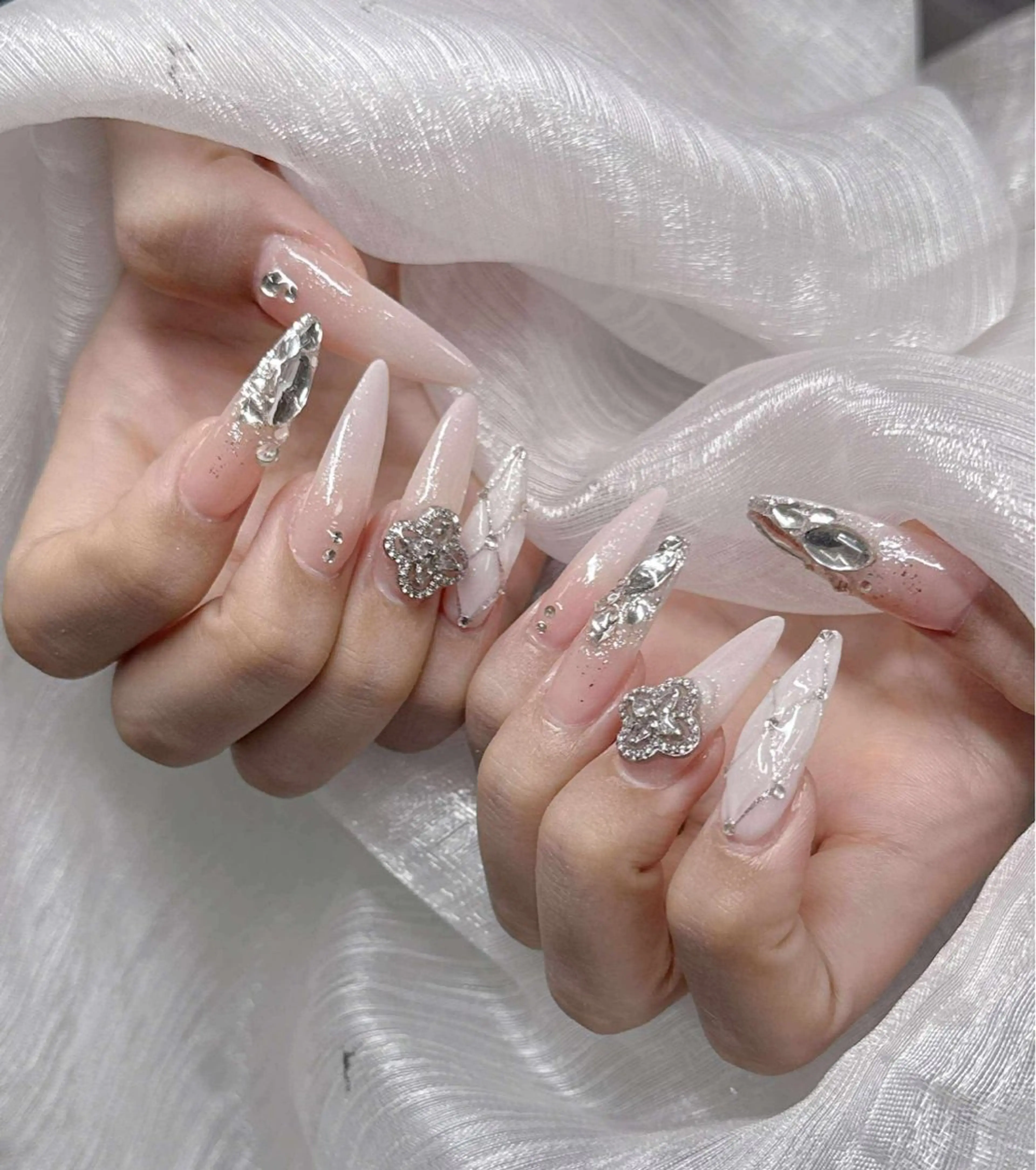 ネイル 長さ出し グラデーション 卒業式 キラキラネイル マグネットネイル ハンドネイル Lee Nailsのネイルデザイン