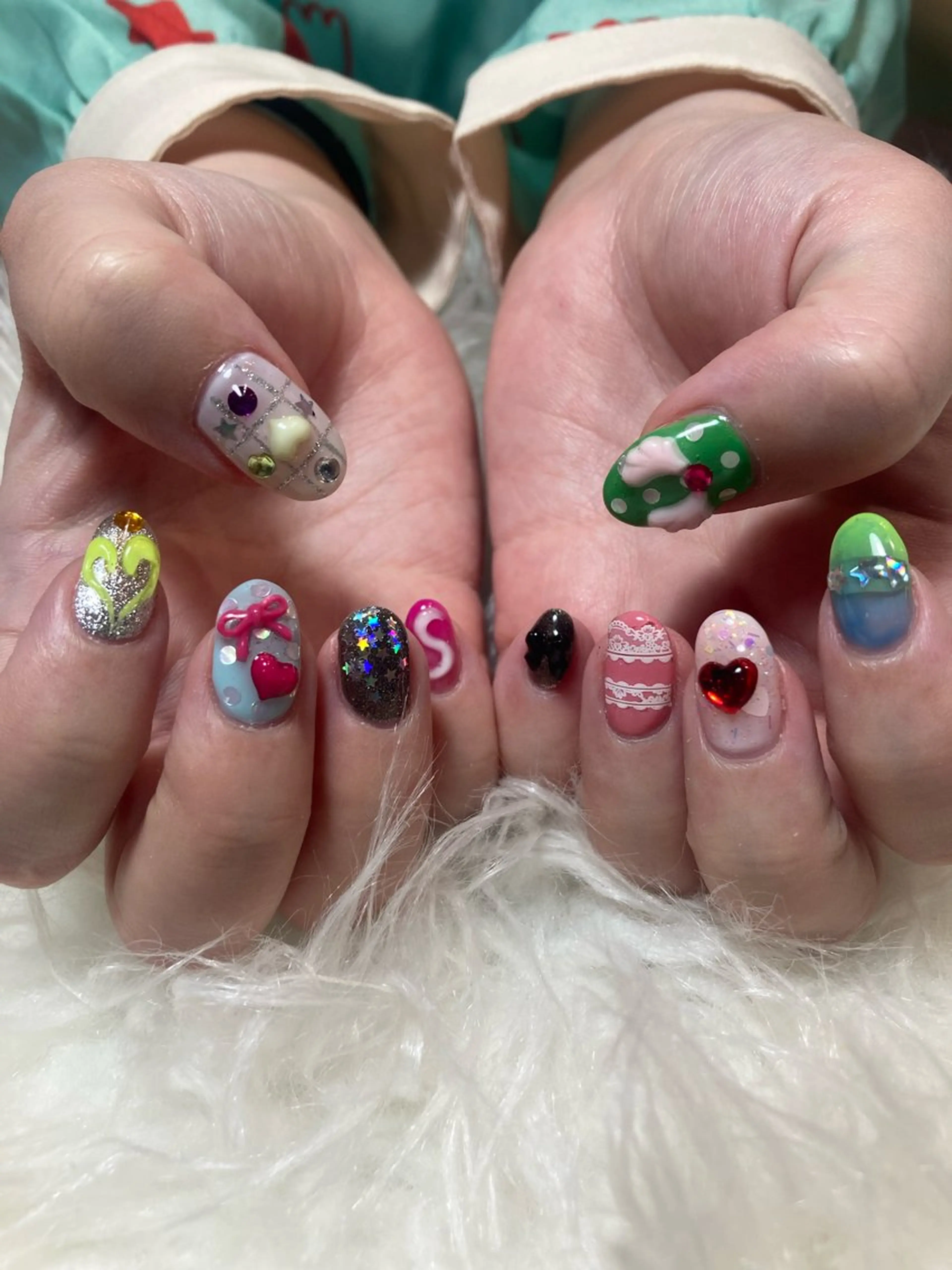 ネイル キラキラ オメメのネイルデザイン