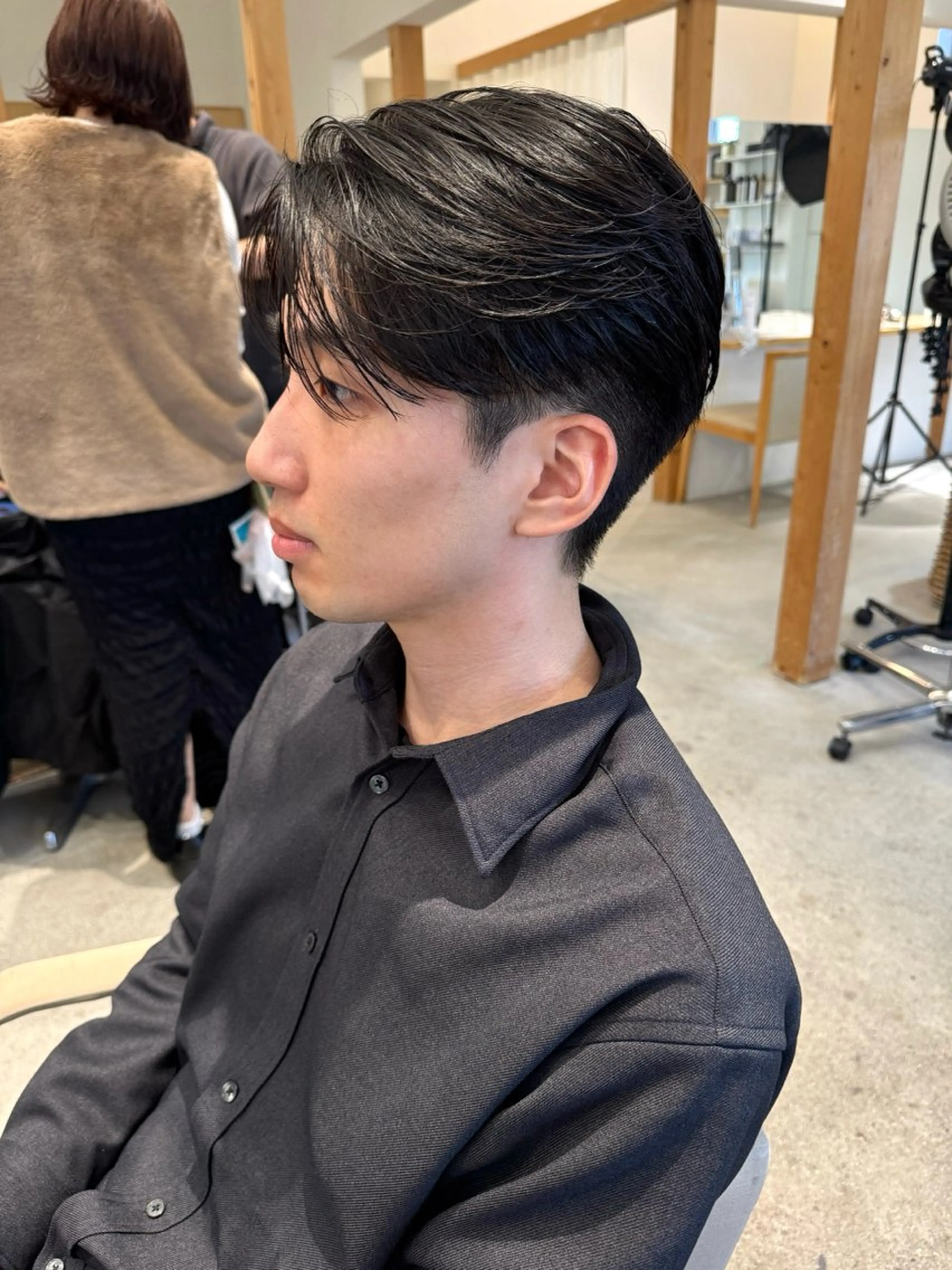 ショート パーマ メンズ センターパート カルマパーマ メンズ韓国風 メンズパーマ 韓国風ヘア カット パーマ トリートメント 服部 雄輝のヘアスタイル
