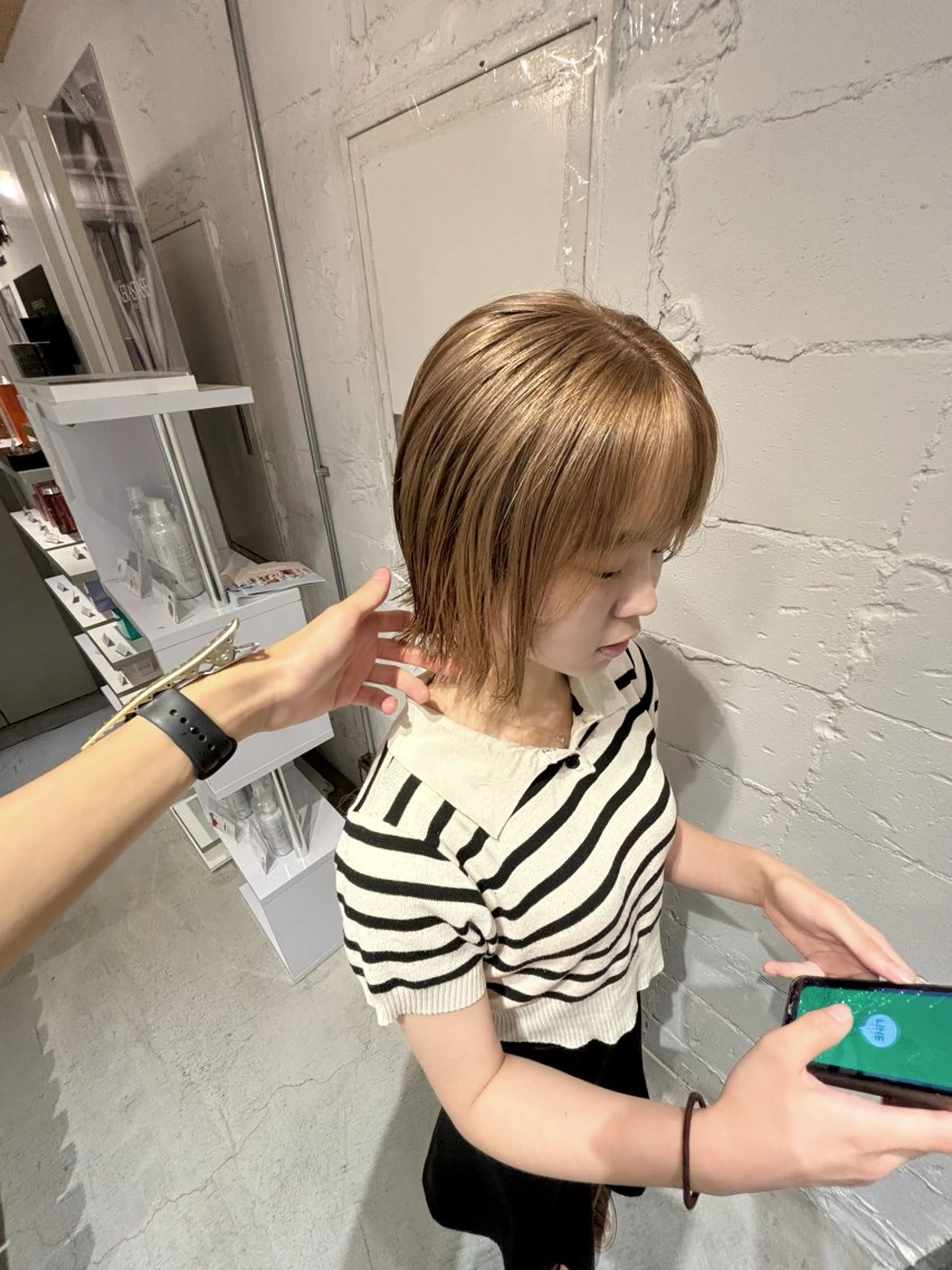 ショート カラー ベージュカラー ブリーチ ハイトーンカラー シルバー ボブ 🌈難波🌈ベージュ カラー【ヒロム】のヘアスタイル