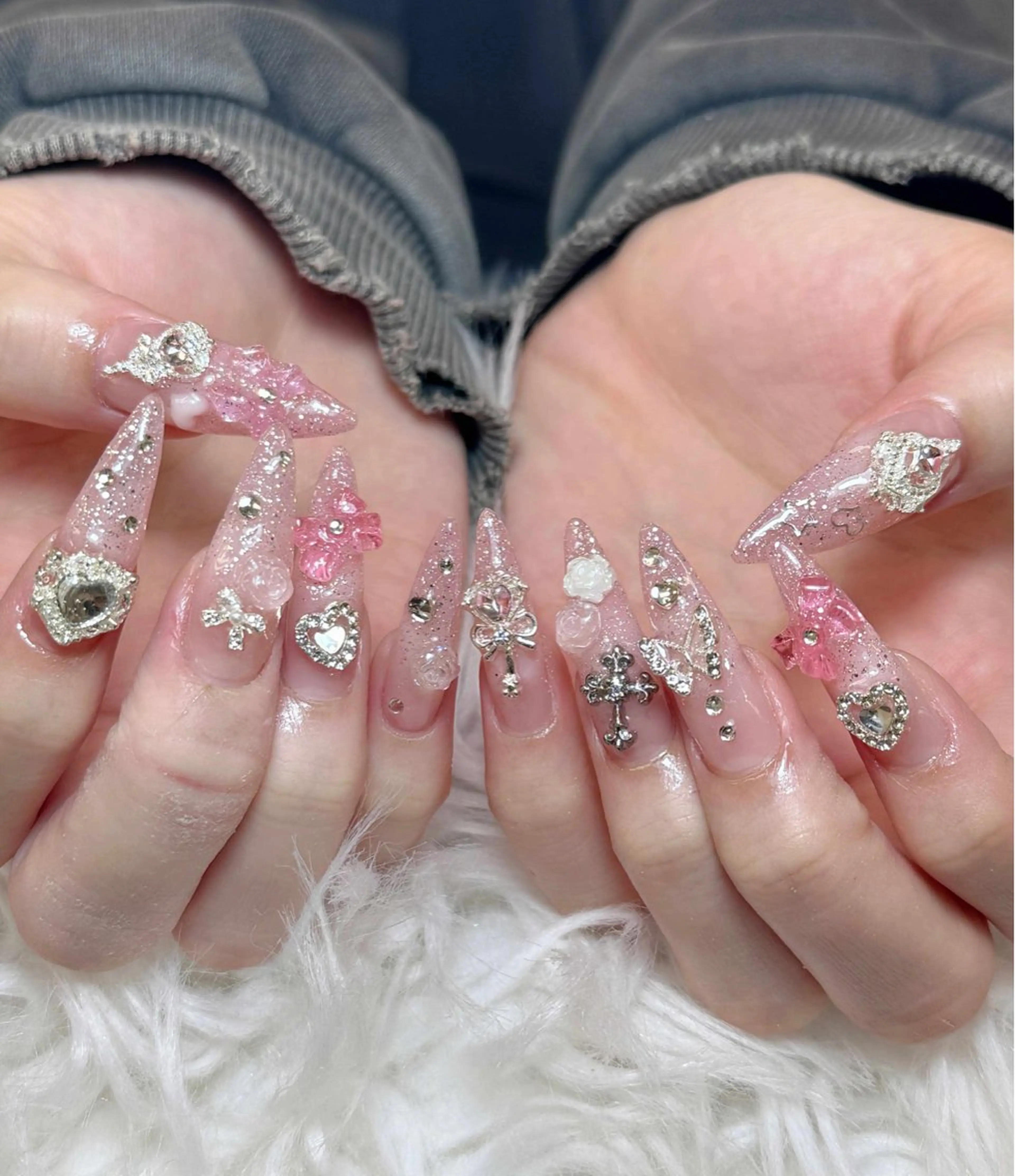 ネイル アートネイル オーロラネイル チークネイル 長さ出し フットネイル ハンドネイル フットネイル ハンドケア Noiranail_ studioのネイルデザイン