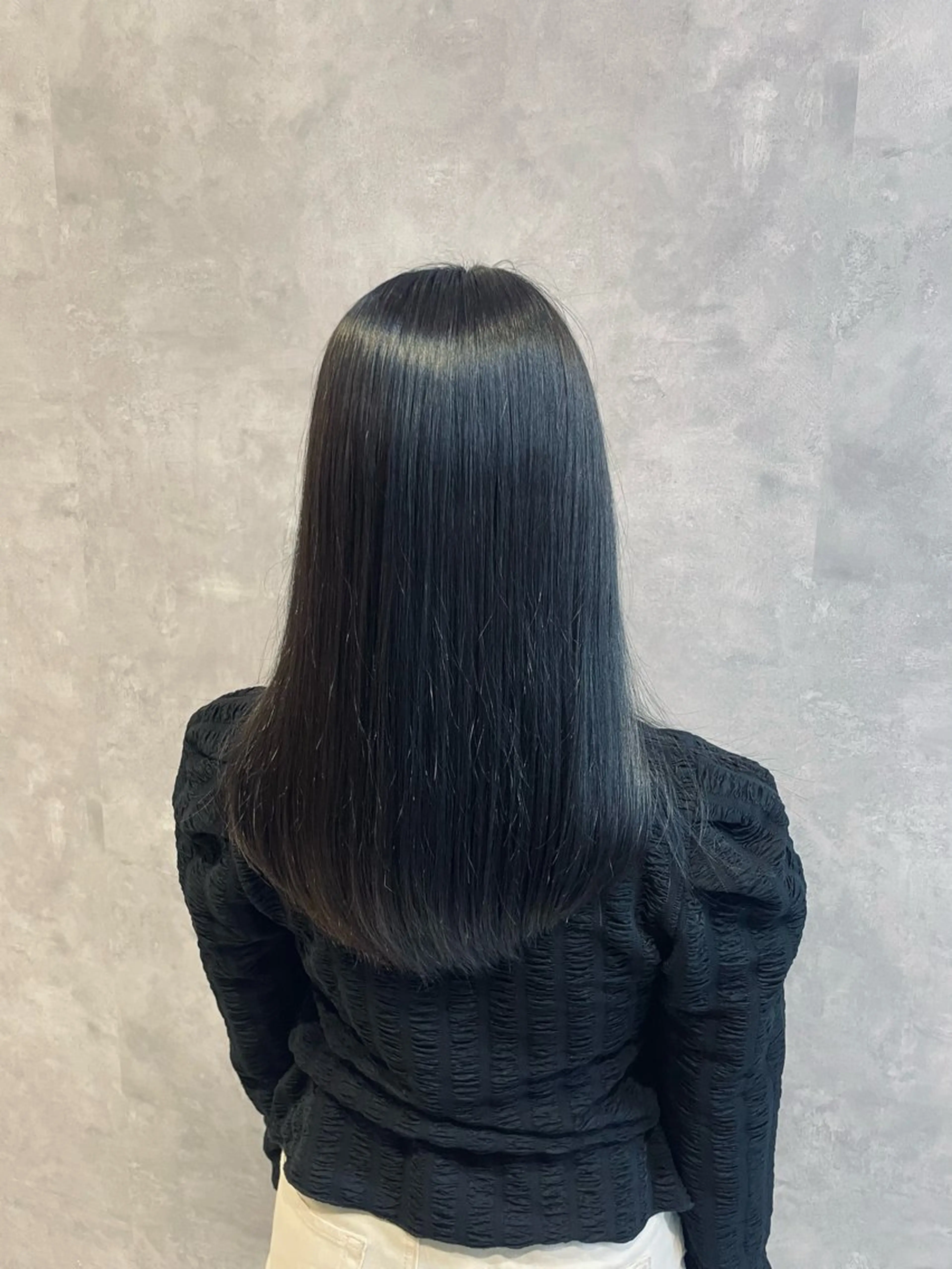 カラー 黒髪 ブルーカラー ブルーブラック ヘアカラー grow本八幡所属・grow本八幡 横溝愛梨のヘアスタイル