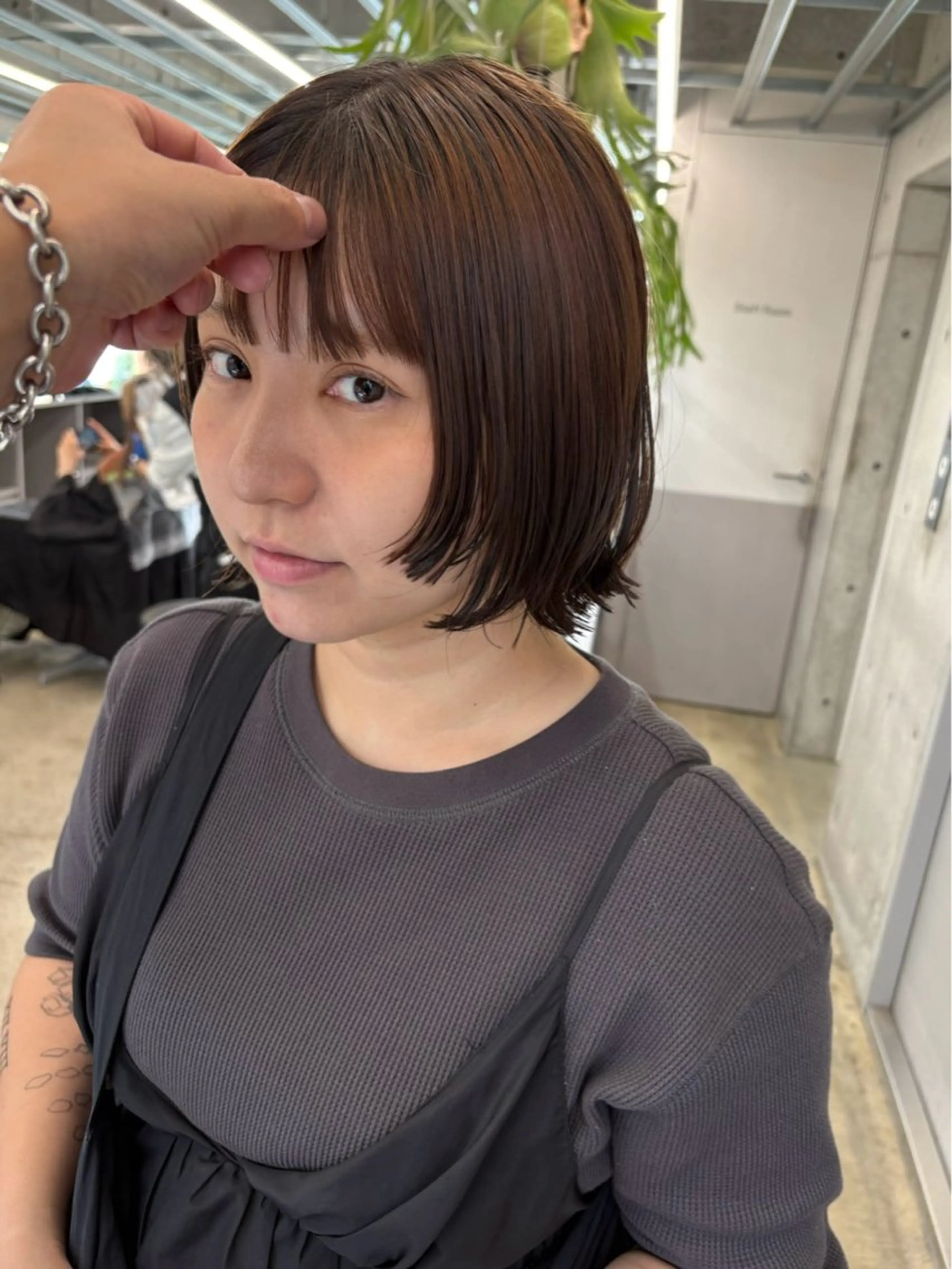 ショート カラー 顔まわりレイヤー レイヤーカット カット ヘアカラー トリートメント 似合わせカット レイヤーボブウルフのヘアスタイル