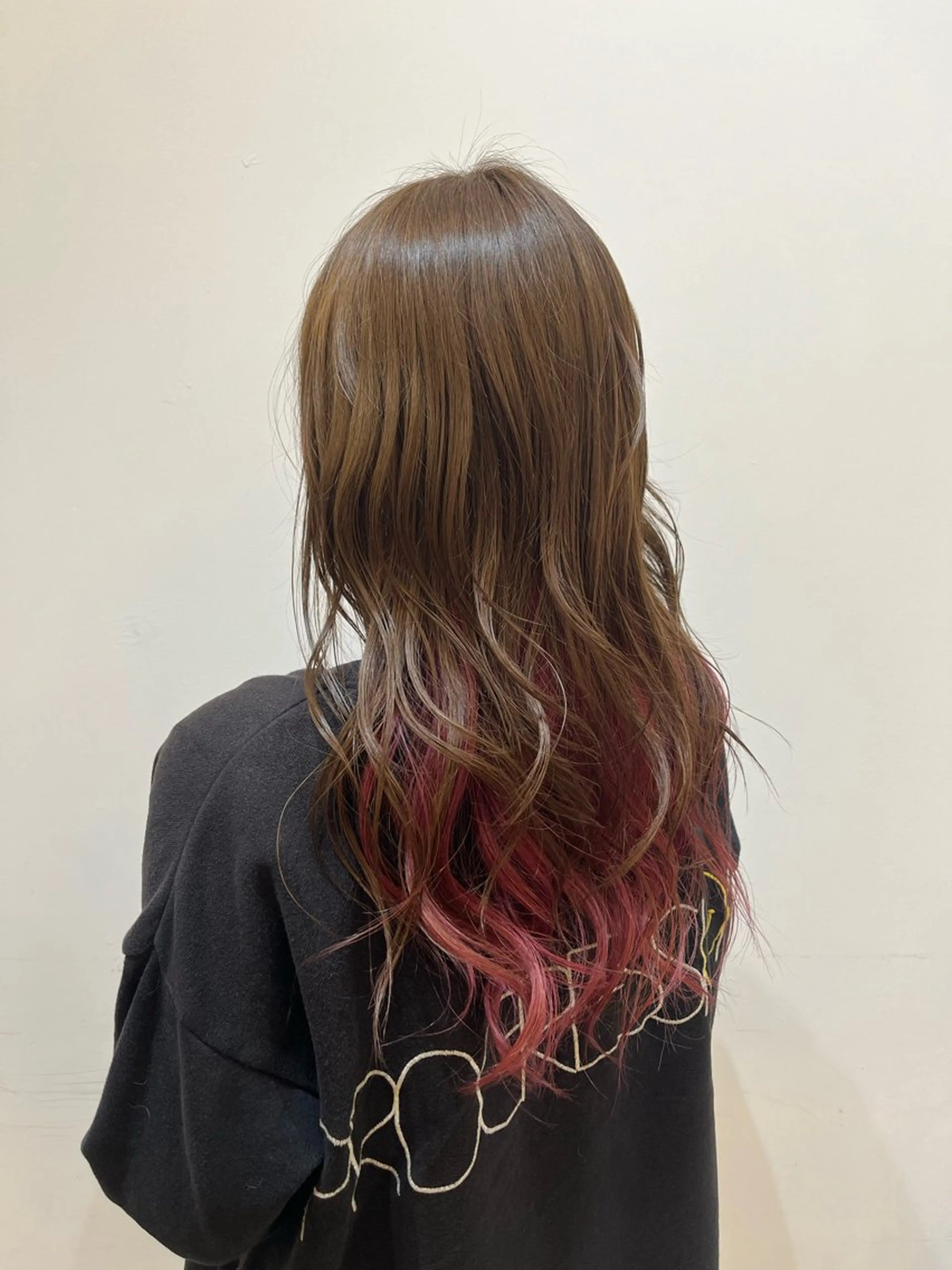 ロング カラー インナーカラー GISELA サリナのヘアスタイル
