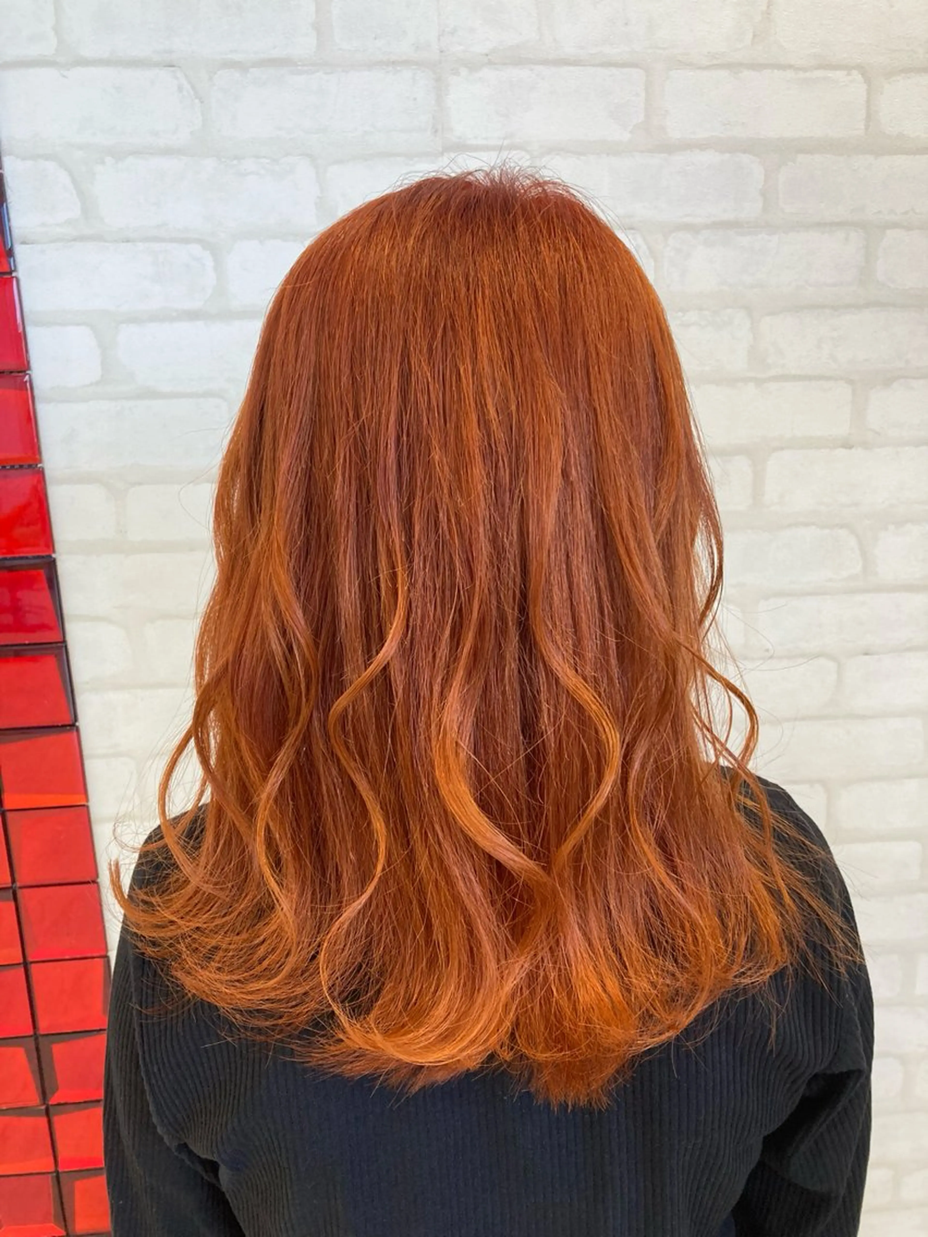 ロング カラー ブリーチ ハイトーンカラー オレンジ 永倉 はるかのヘアスタイル