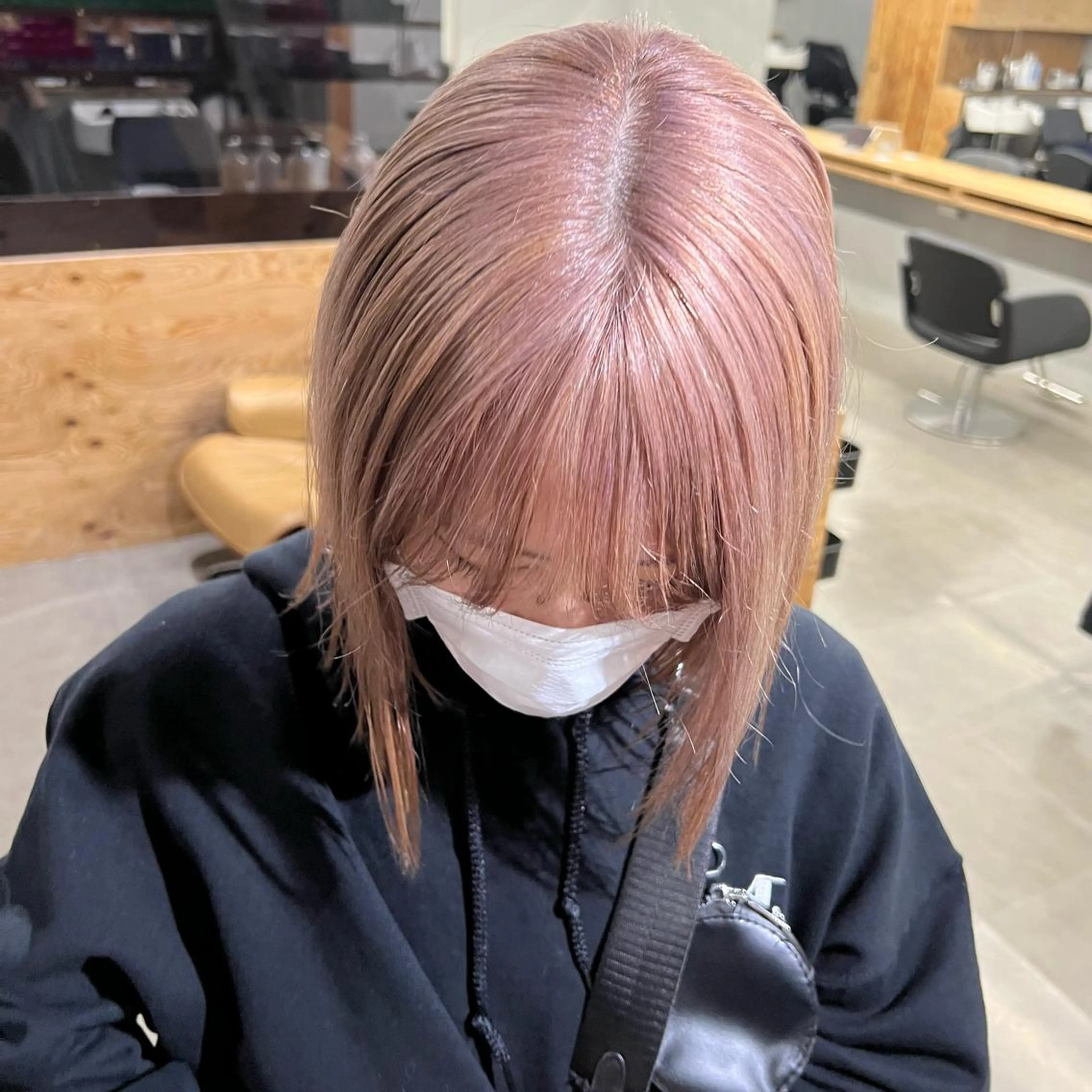 ショート カラー ベージュカラー ブリーチ ピンクカラー ピンクベージュ カット ヘアカラー トリートメント お顔まわりカット🌱 emo.村松泉綺のヘアスタイル