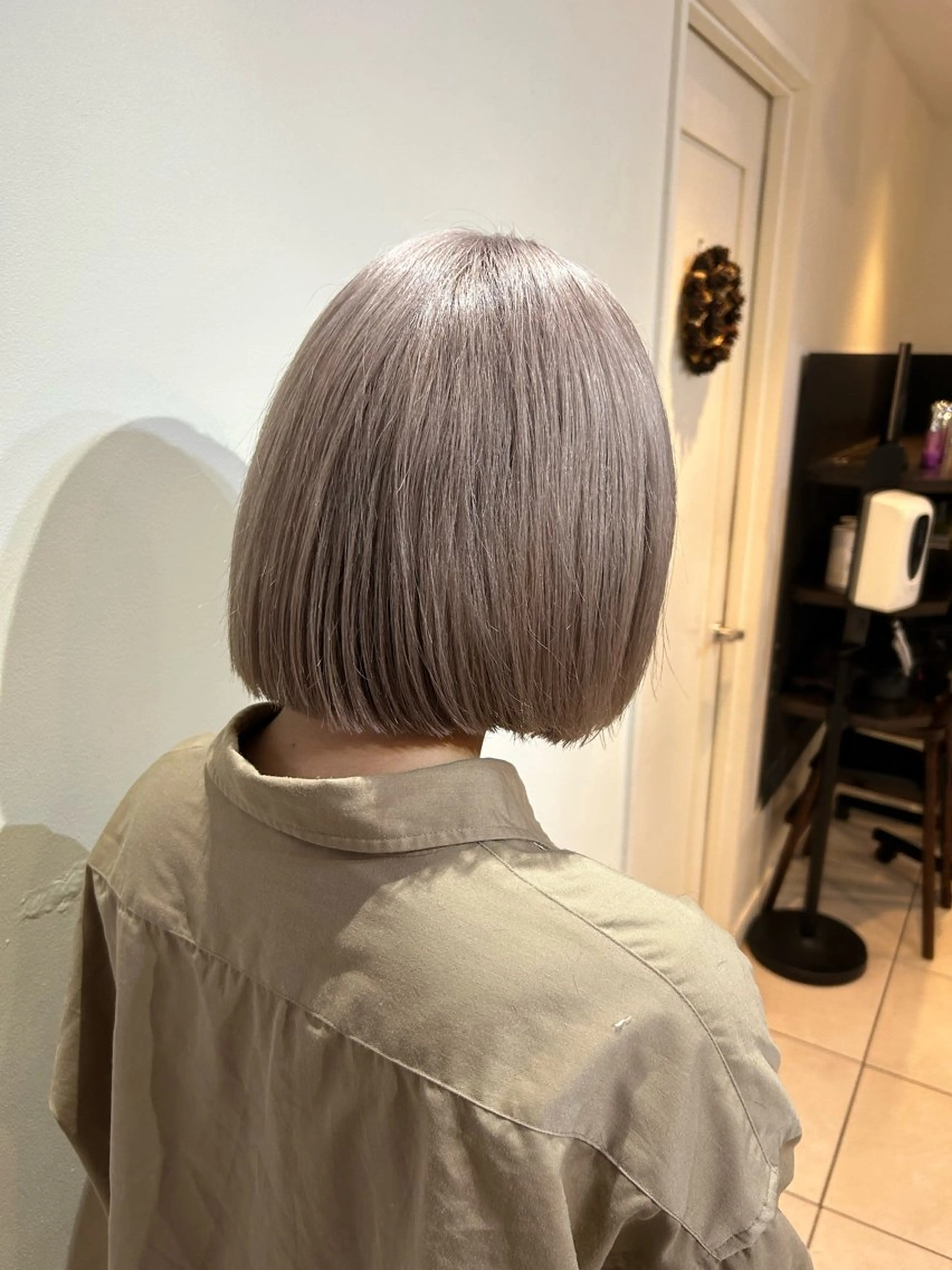 カット＋ブリーチ×2＋カラーの写真