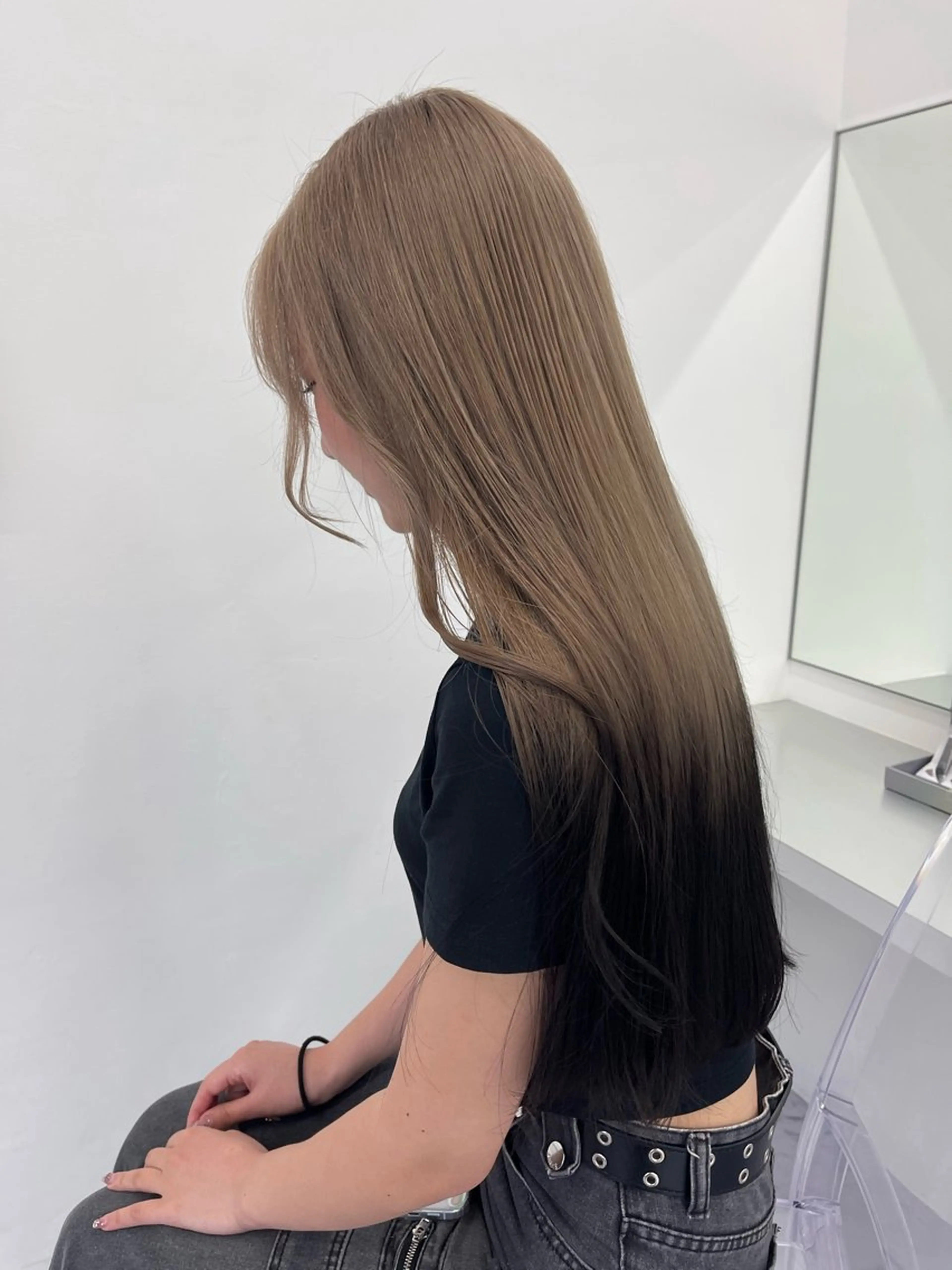 ロング カラー ベージュカラー ブリーチ ケアブリーチ デザインカラー ダブルカラー カット ヘアカラー トリートメント 宮崎　達也 ミルクティーベージュのヘアスタイル