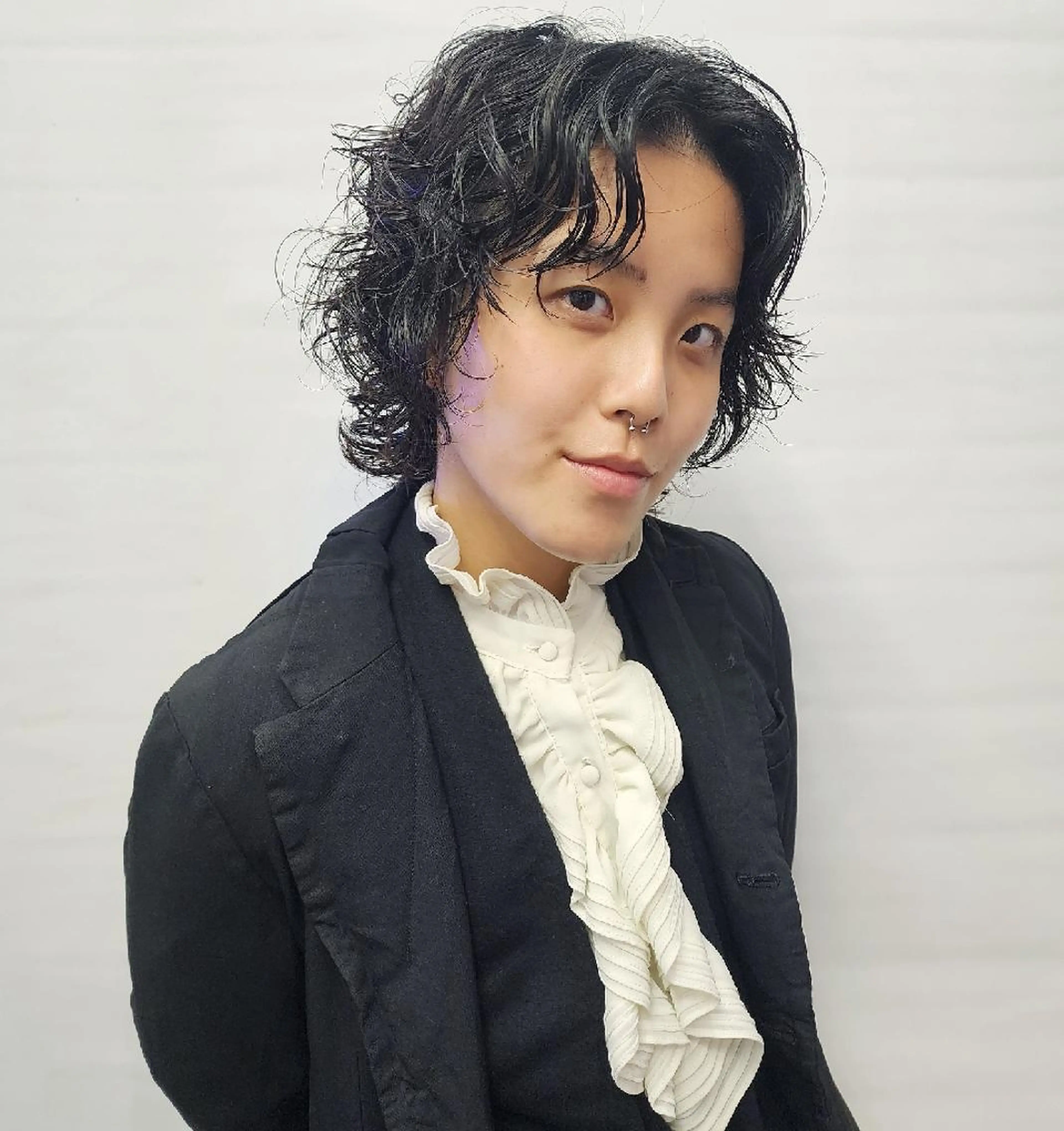 ミディアム ミディアムパーマ Backbocker所属・ハイトーン/ブリーチ /デザインカラーのヘアスタイル