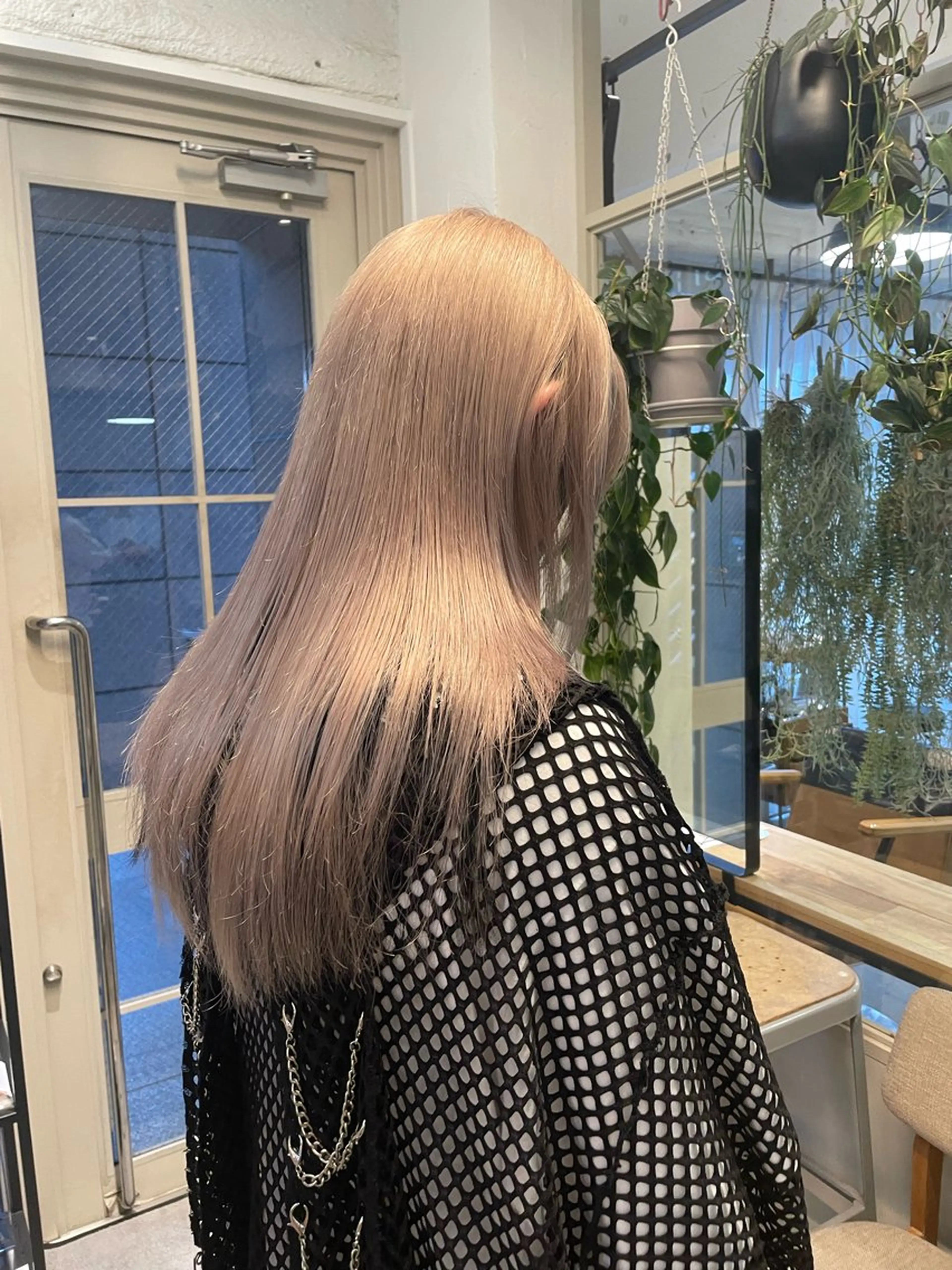 ロング カラー ミルクティー× グレージュMOMOのヘアスタイル