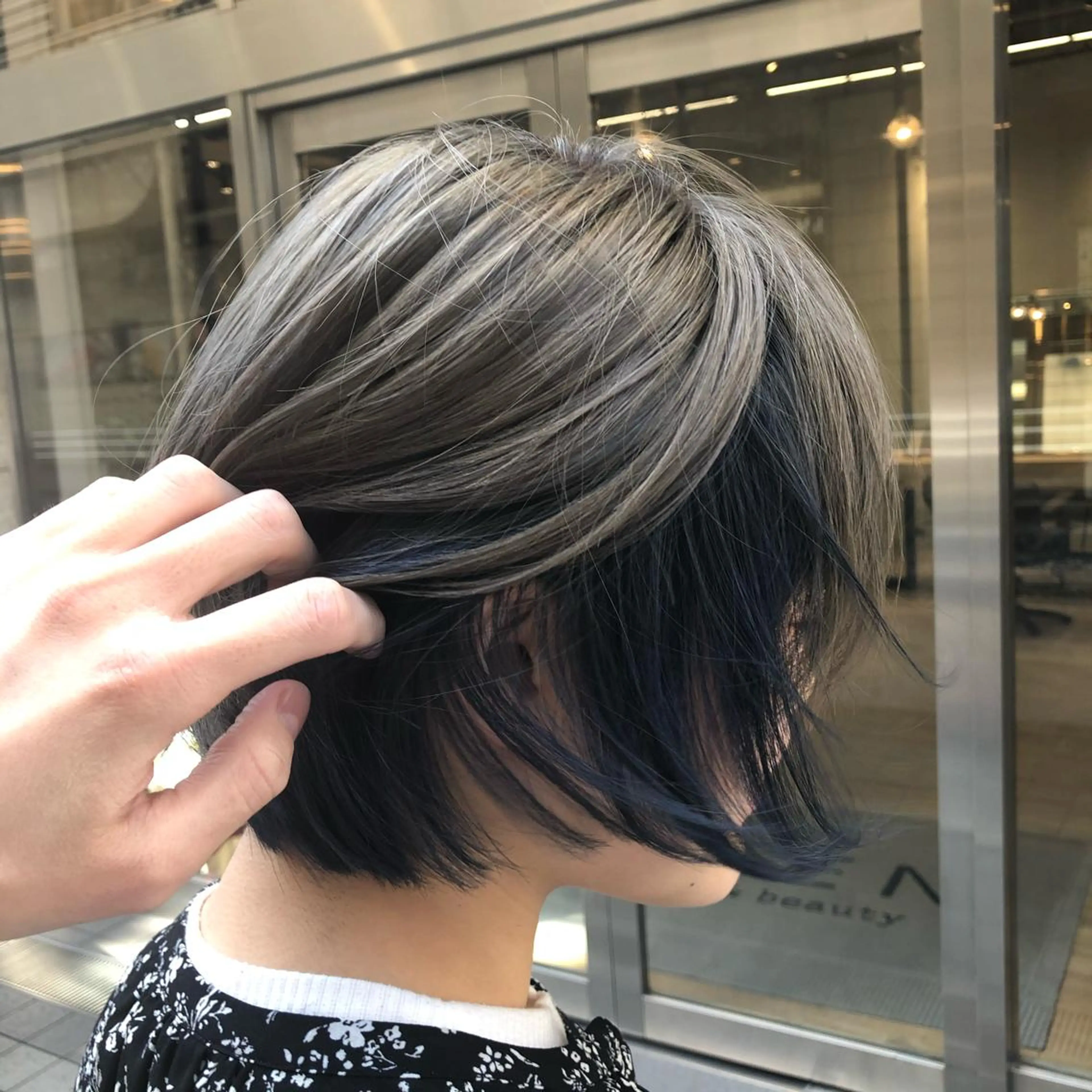 ショート カラー ベージュカラー ブリーチ ピンクカラー ボブ ヘアカラー ノツコウダイ /ぱつっとボブのヘアスタイル