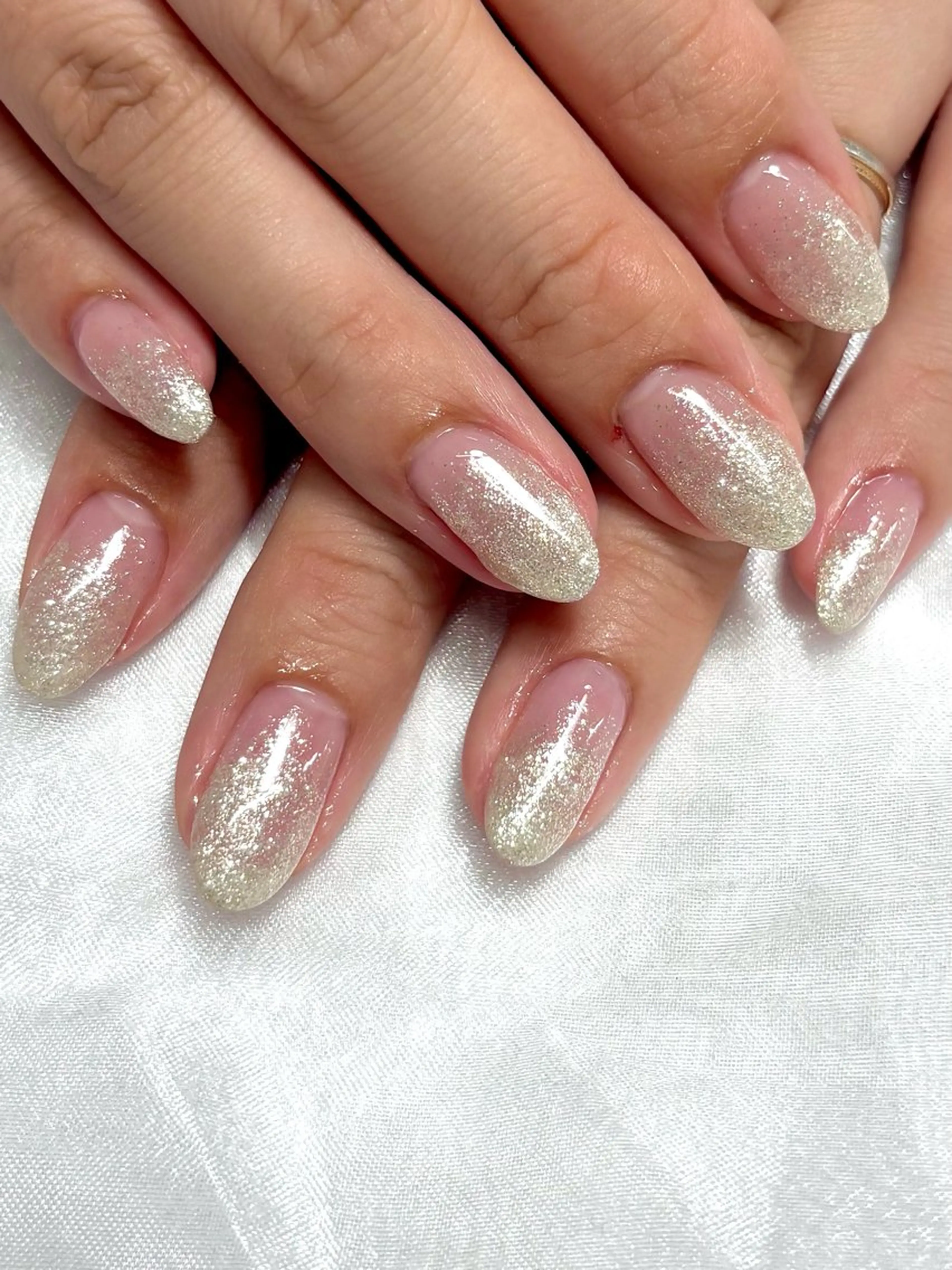 ネイル グラデーション キラキラネイル ラメ(グリッター) ラメグラデーション ホワイト nail  mor. ななみんのネイルデザイン