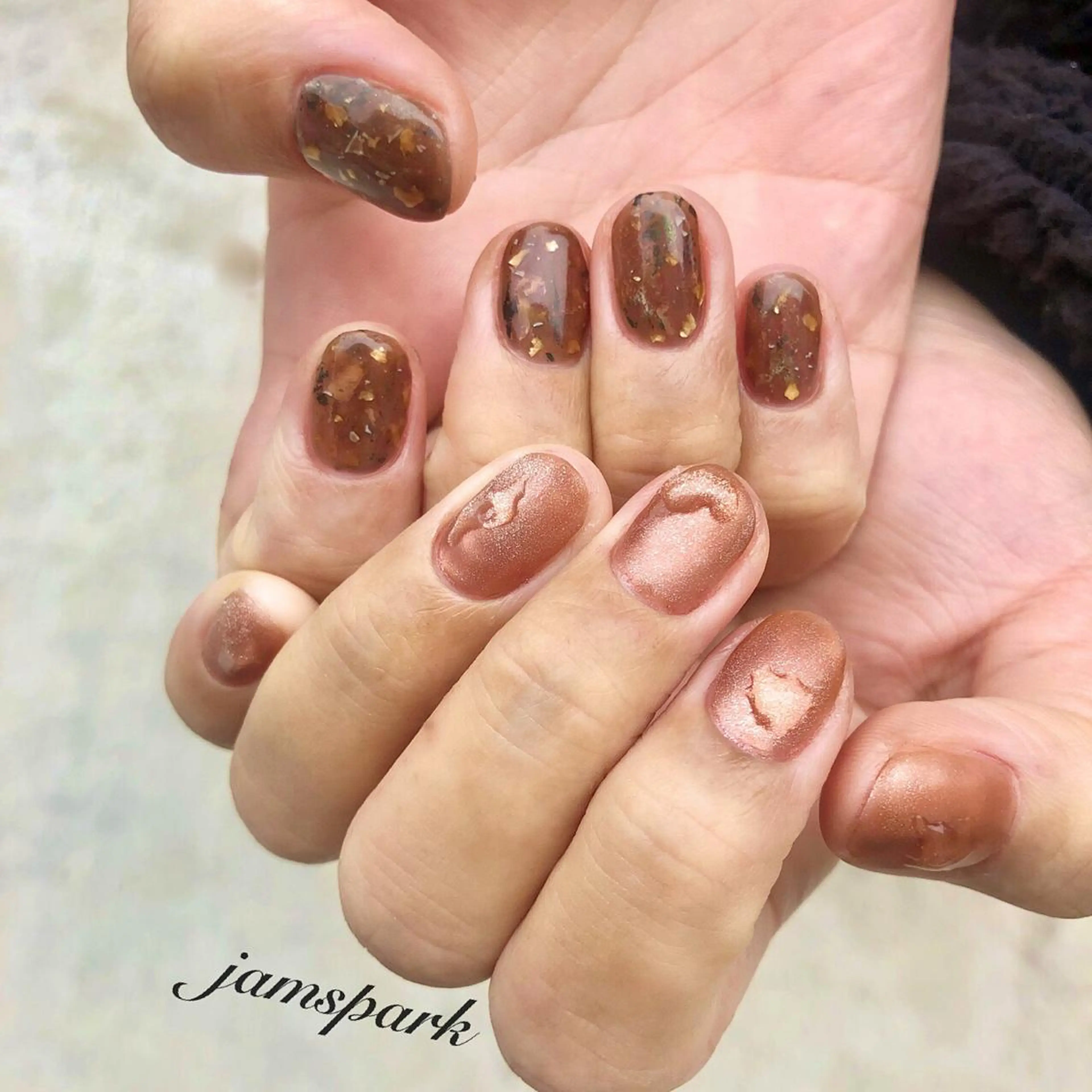 ネイル ブラウン ジェルネイル ミラーネイル ニュアンスネイル 冬ネイル ハンドネイル jamspark ✨のネイルデザイン