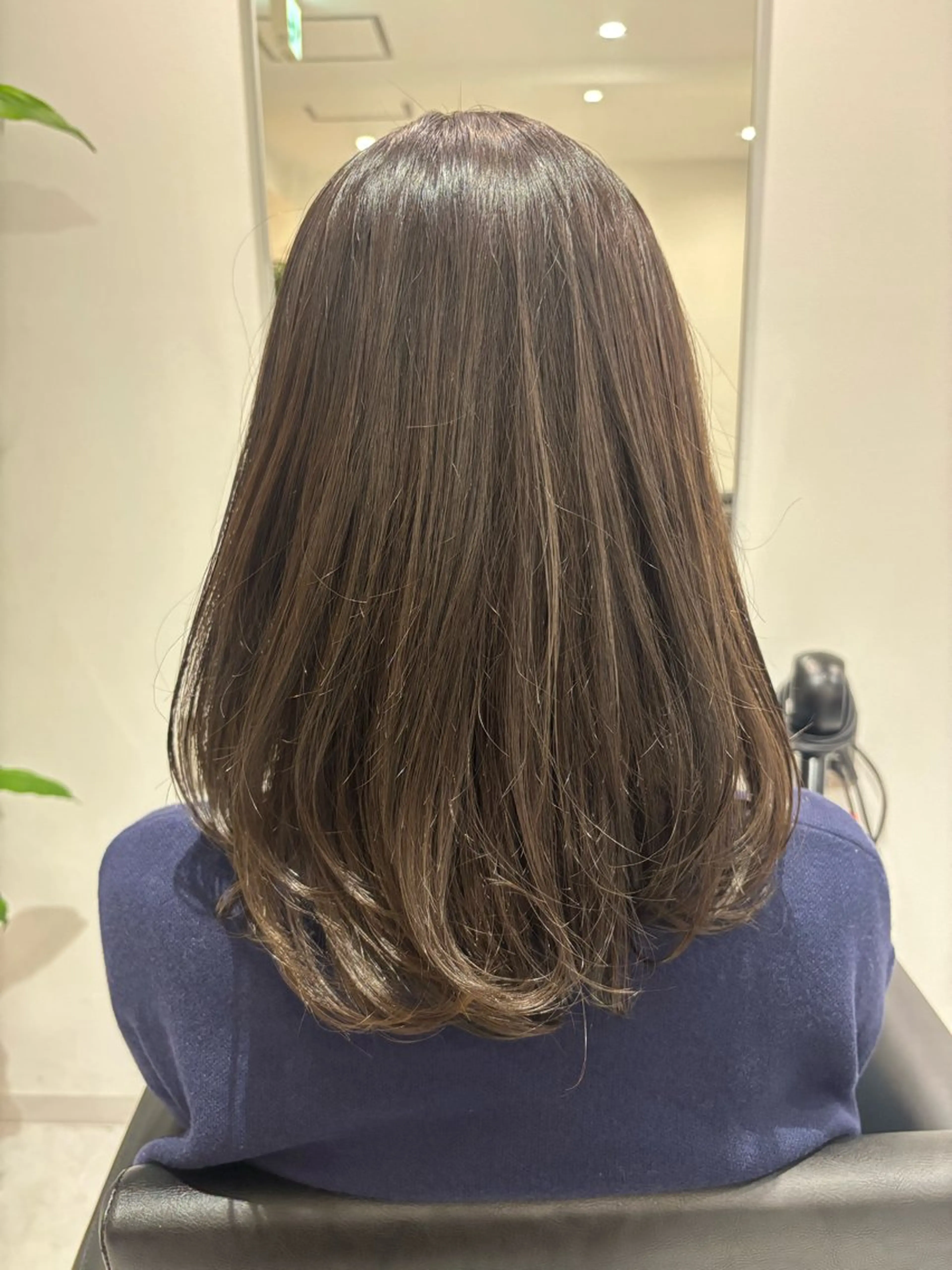 ミディアム カラー ベージュカラー ブリーチ ブラウンカラー ケアブリーチ カシス カット ヘアカラー トリートメント 艶感×抜け感hair /ReLit 正源のヘアスタイル