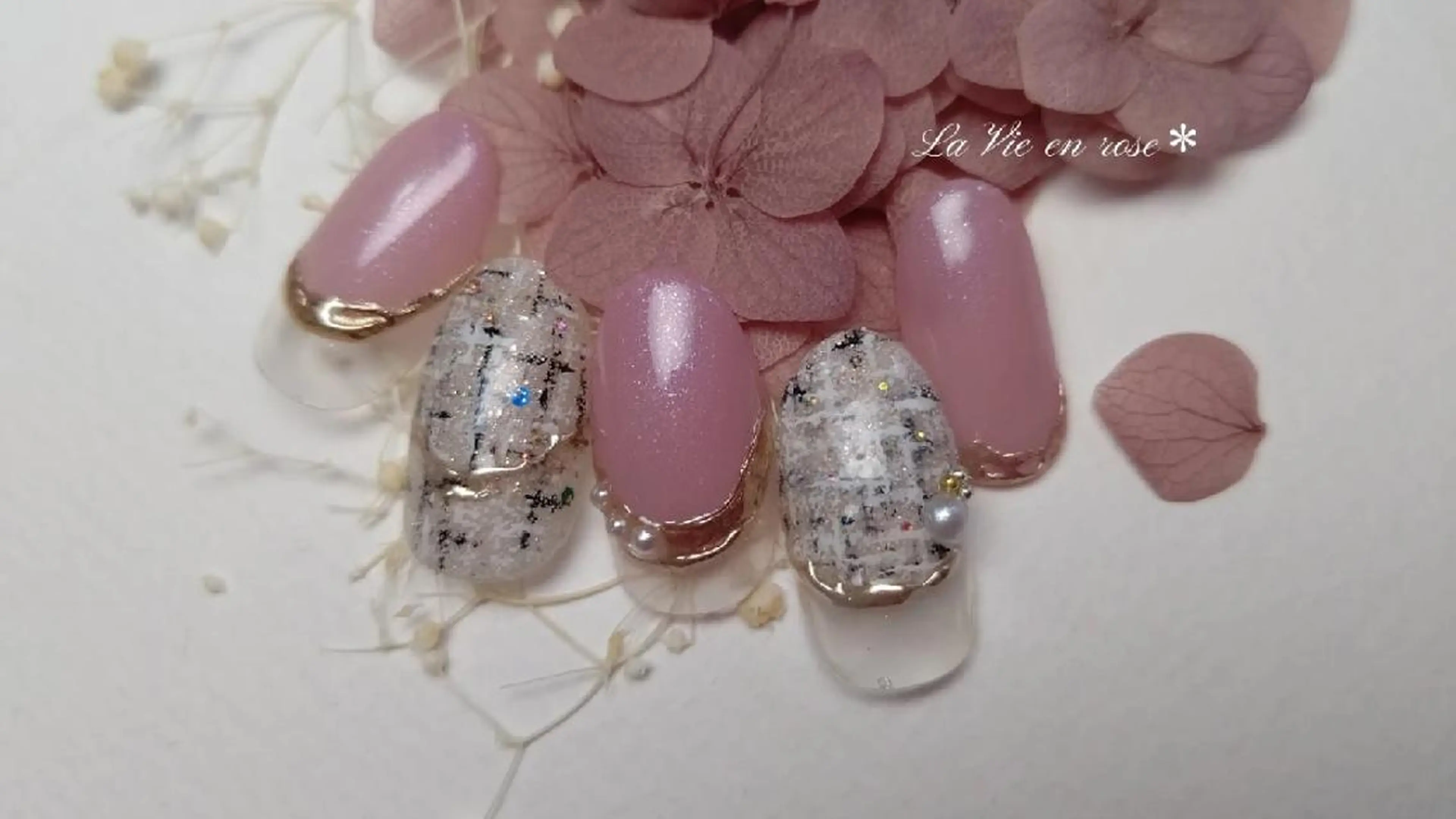 ネイル ツイードネイル ラヴィアン ローズのネイルデザイン