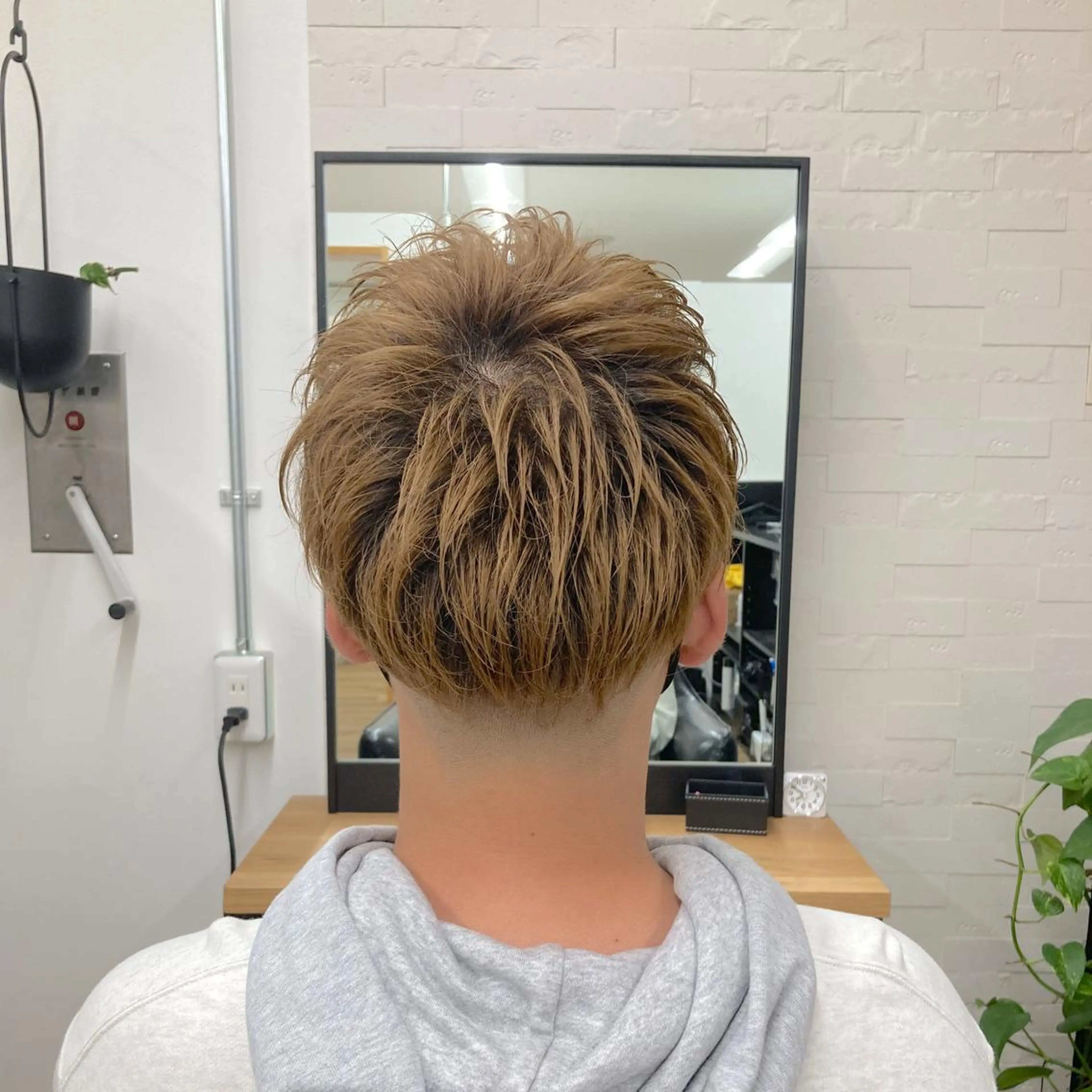 ショート カラー メンズ フェードカット メンズハイトーン ハイトーンカラー メンズ特化/垣見 隼人のヘアスタイル