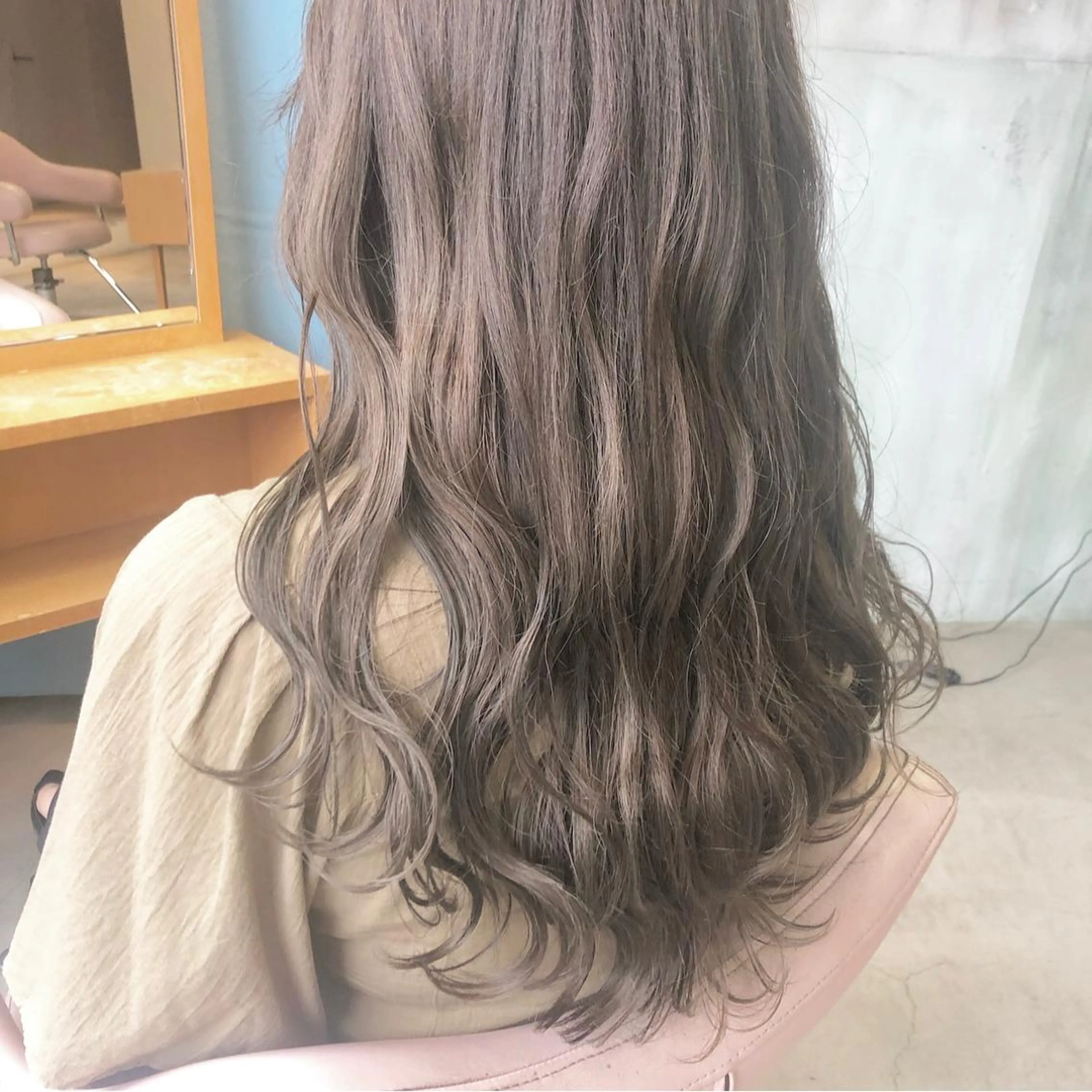 ロング カラー 小森 樹奈のヘアスタイル