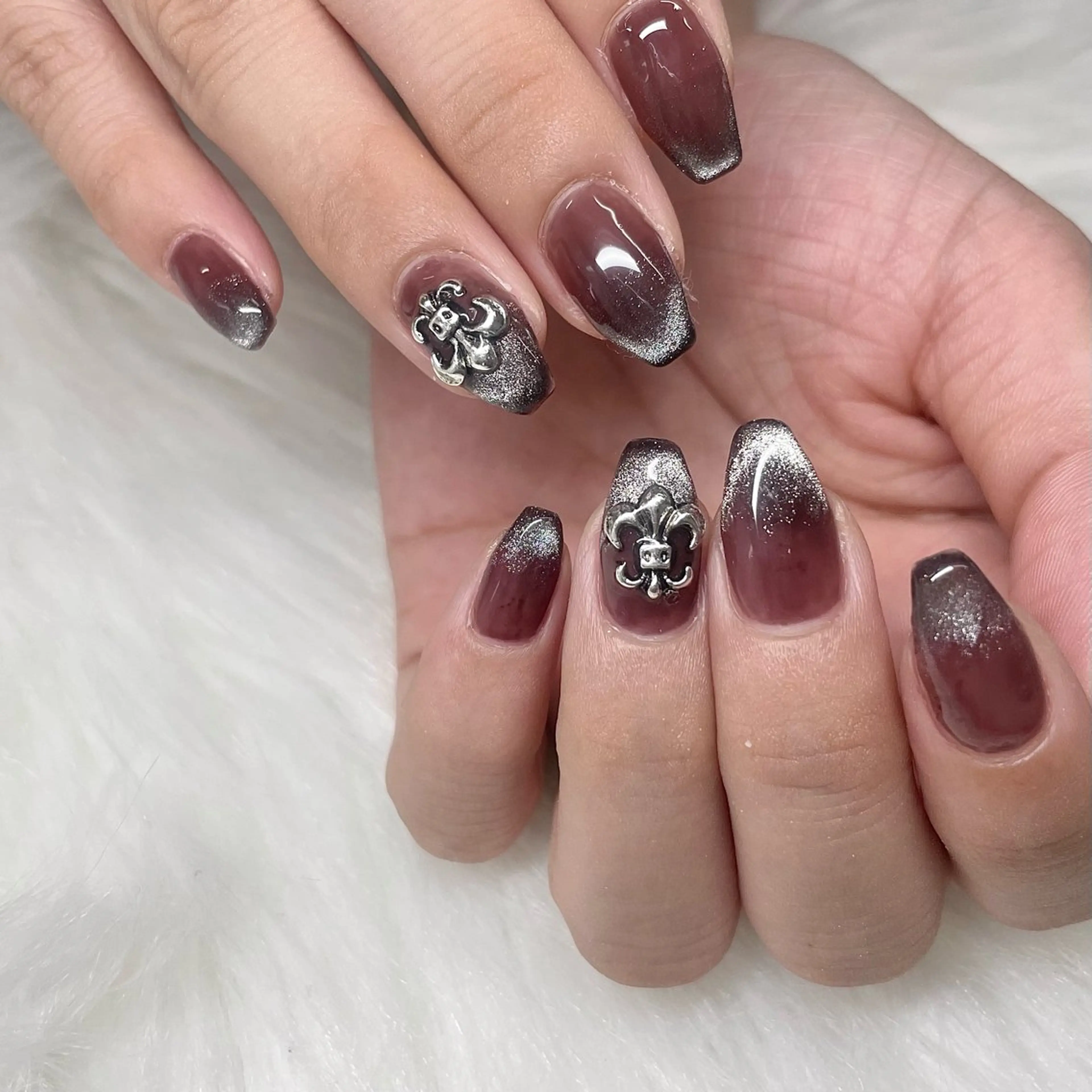 ネイル ボルドー ジェルネイル マグネットネイル JFYnail所属・昭和町ネイル 𝘯𝘢𝘮𝘪のネイルデザイン