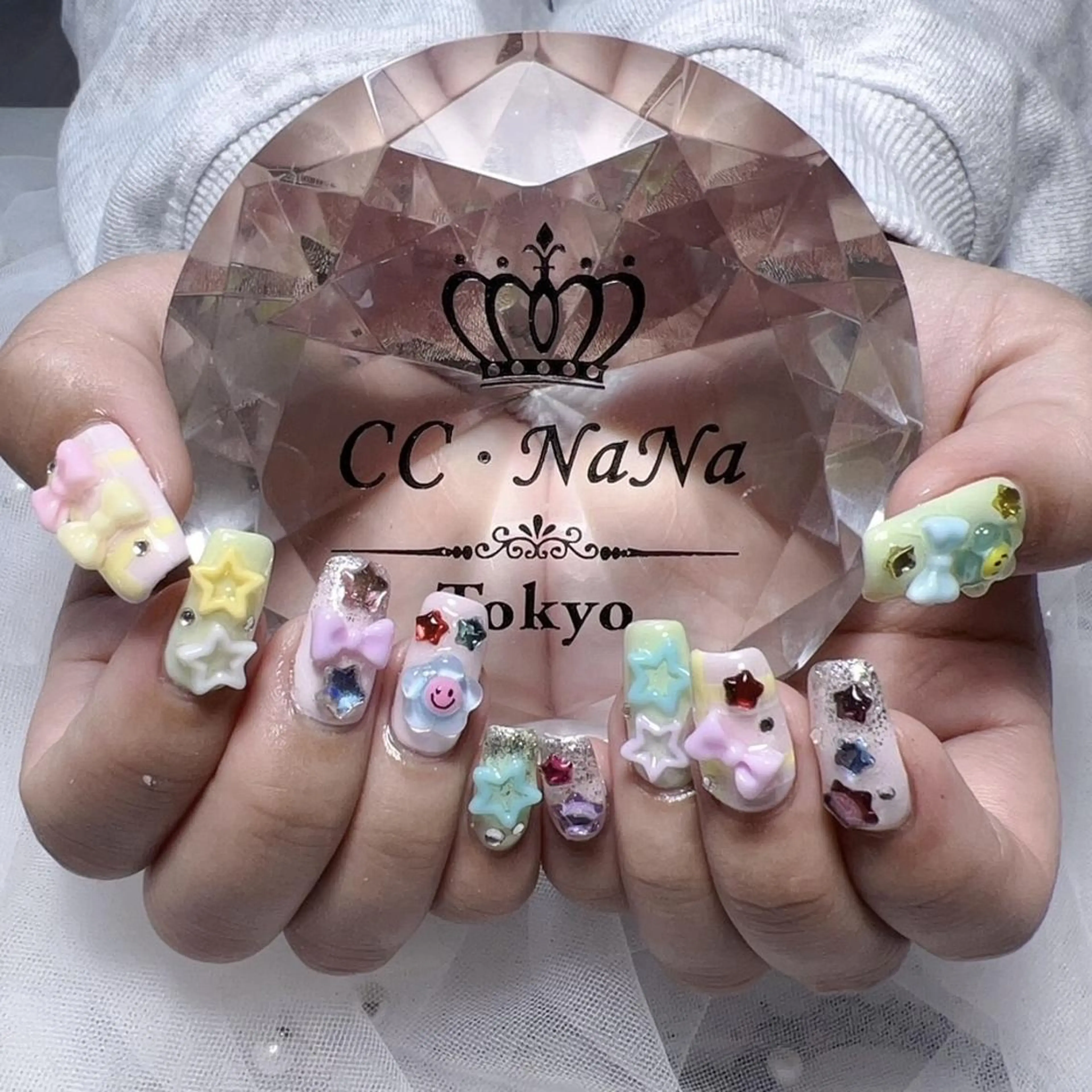 ネイル アートネイル チークネイル フラッシュネイル ハート キラキラネイル ハンドネイル CC  NaNa ワンホンネイル🌙のネイルデザイン