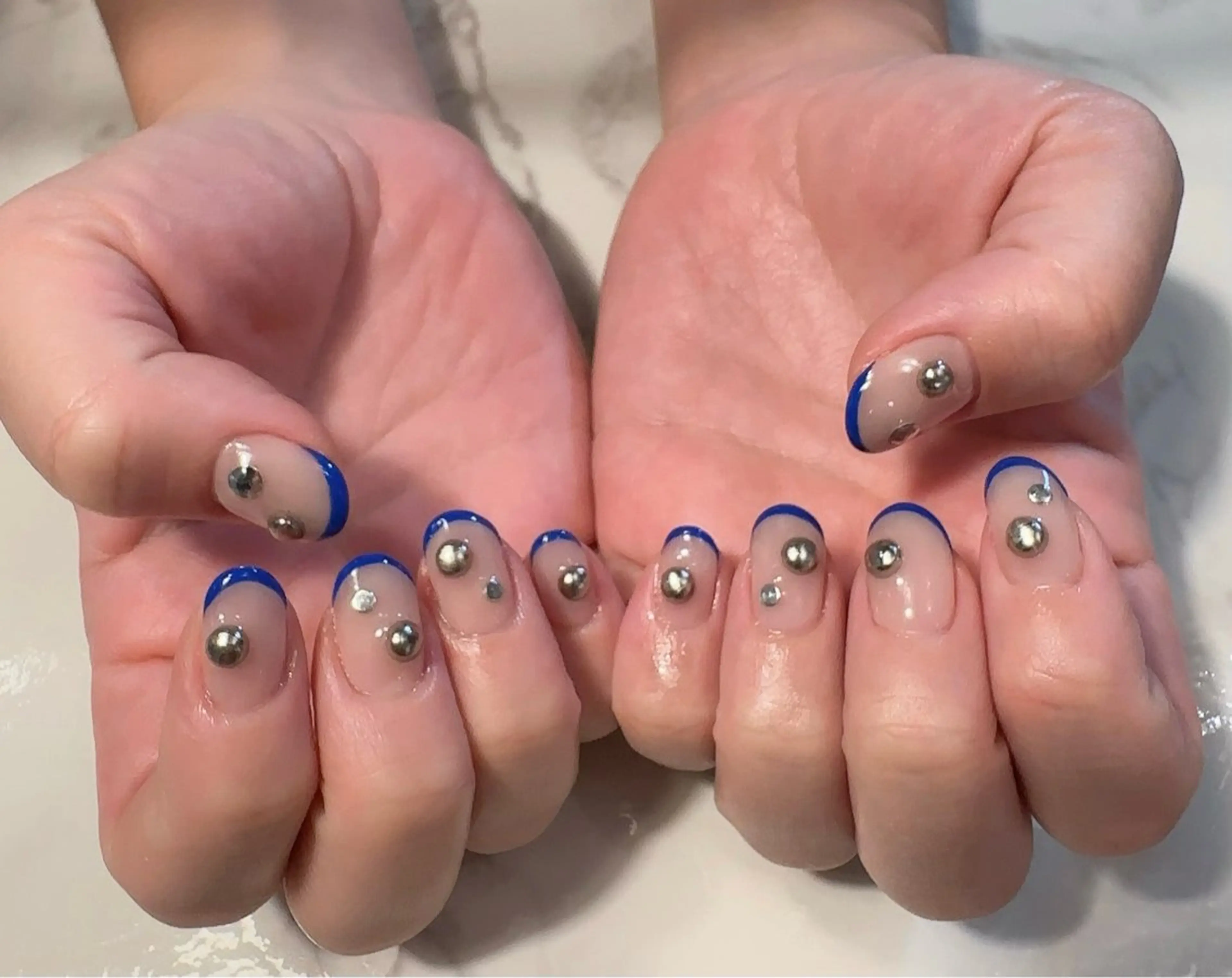 ネイル フレンチネイル シルバー atelier chic+所属・atelier chic+のネイルデザイン