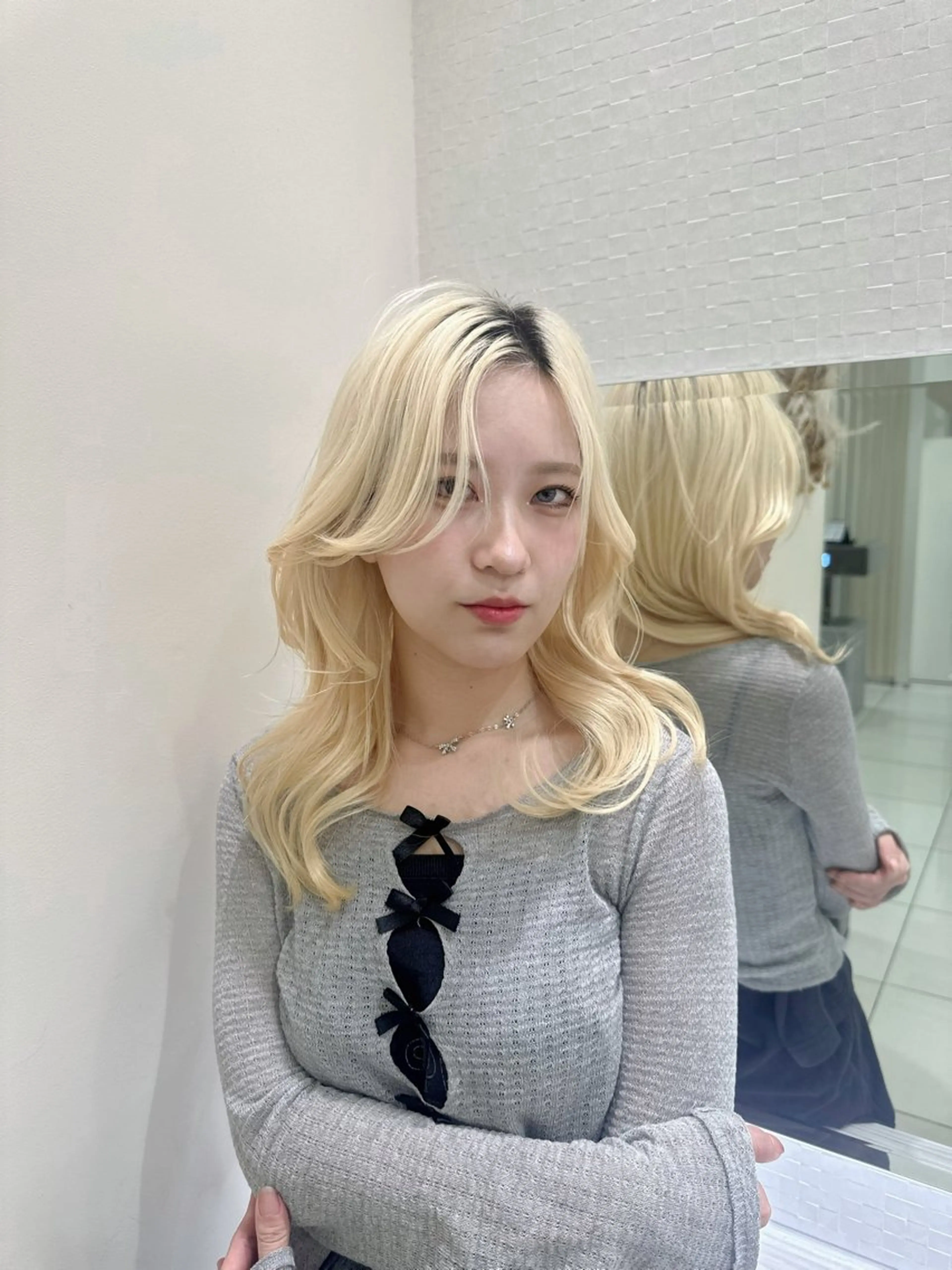 ロング カラー ハイトーンカラー 韓国風ヘア レイヤーカット ヘアカラー トリートメント 韓国レイヤー/酸性 ストレート/髪質改善のヘアスタイル