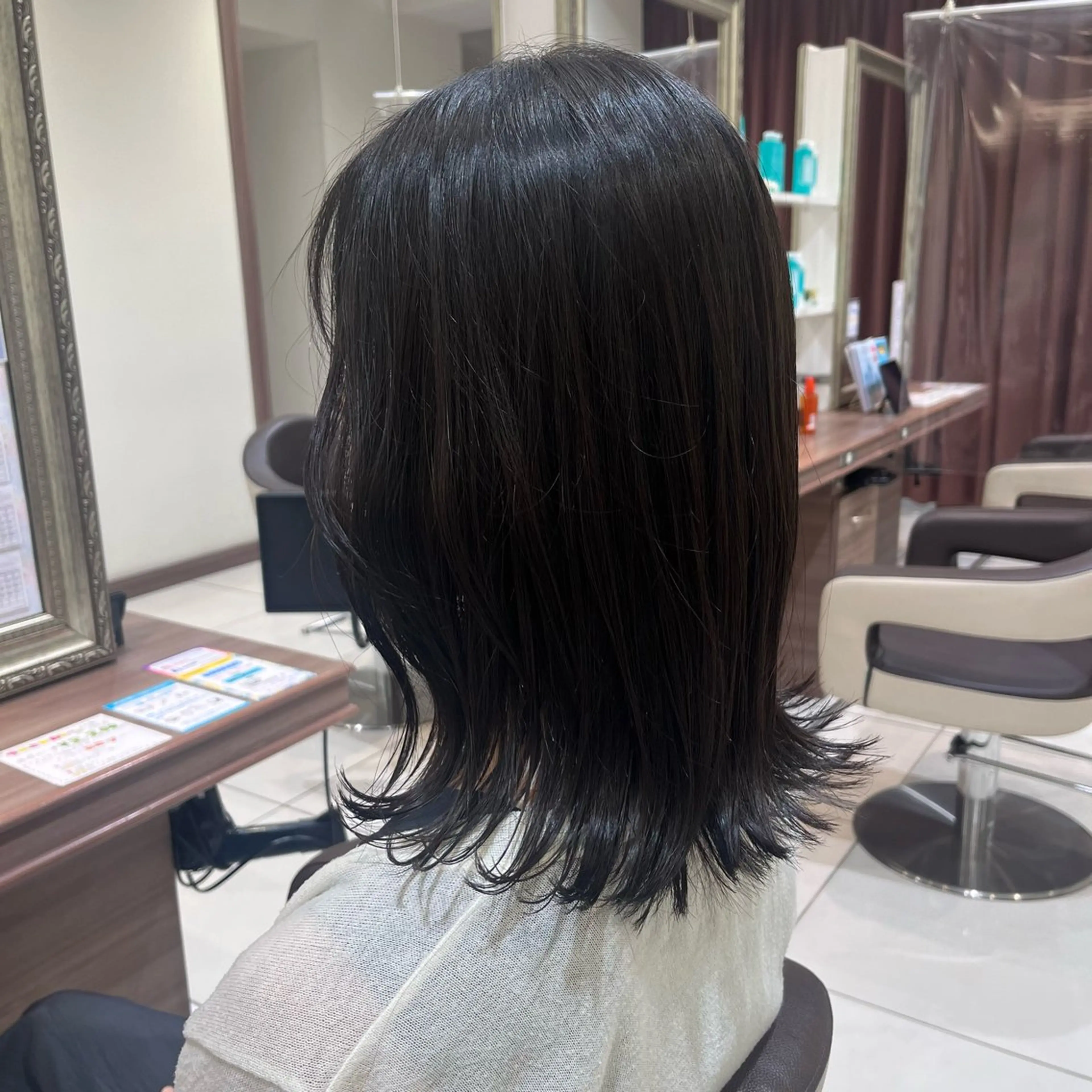 ミディアム カット ナチュラル暖色カラー 🤎 佐藤栞のヘアスタイル