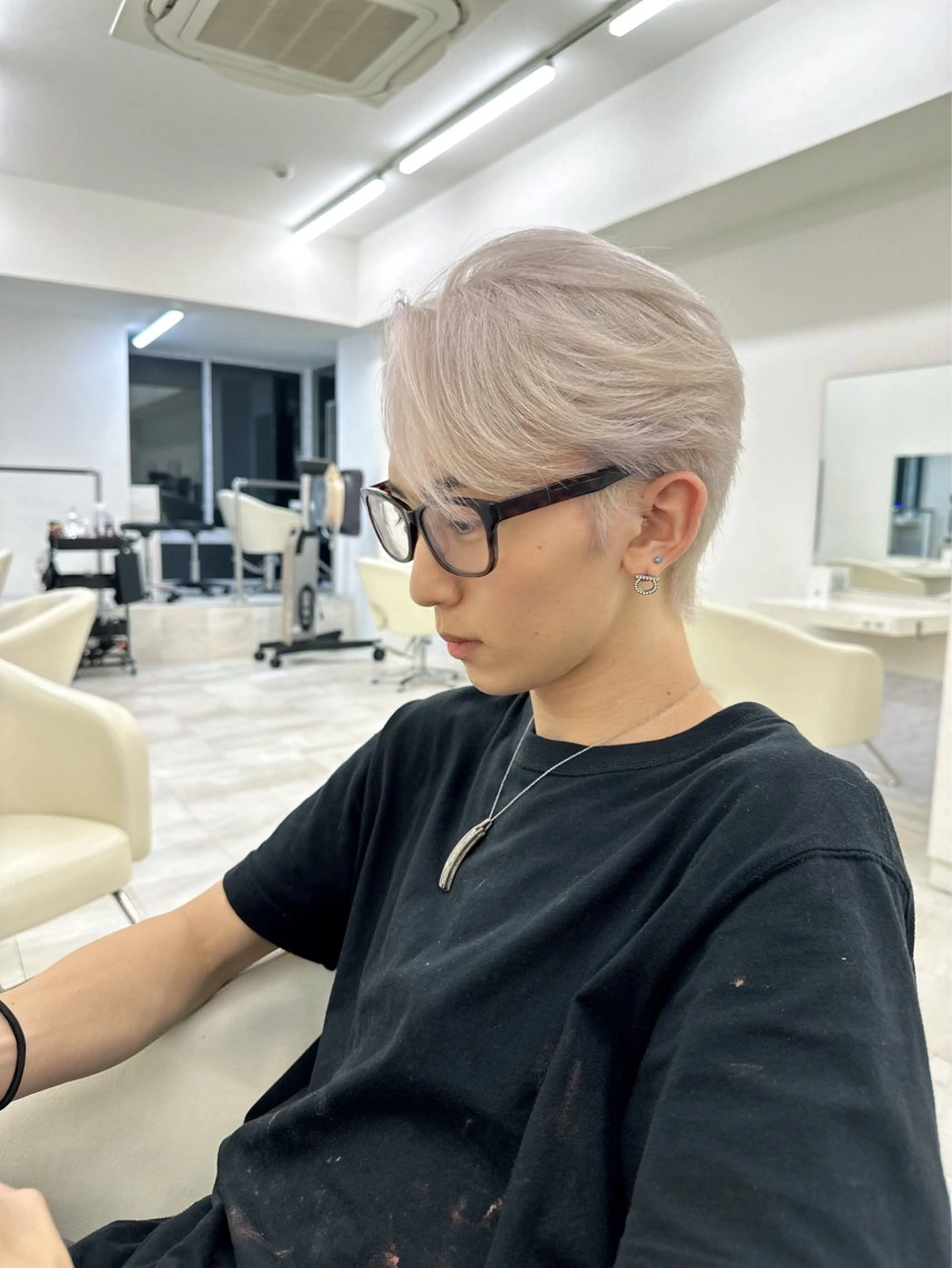 メンズ メンズブリーチ ヘアカラー ヘアセット メンズ特化美容師 TOMOKIのヘアスタイル