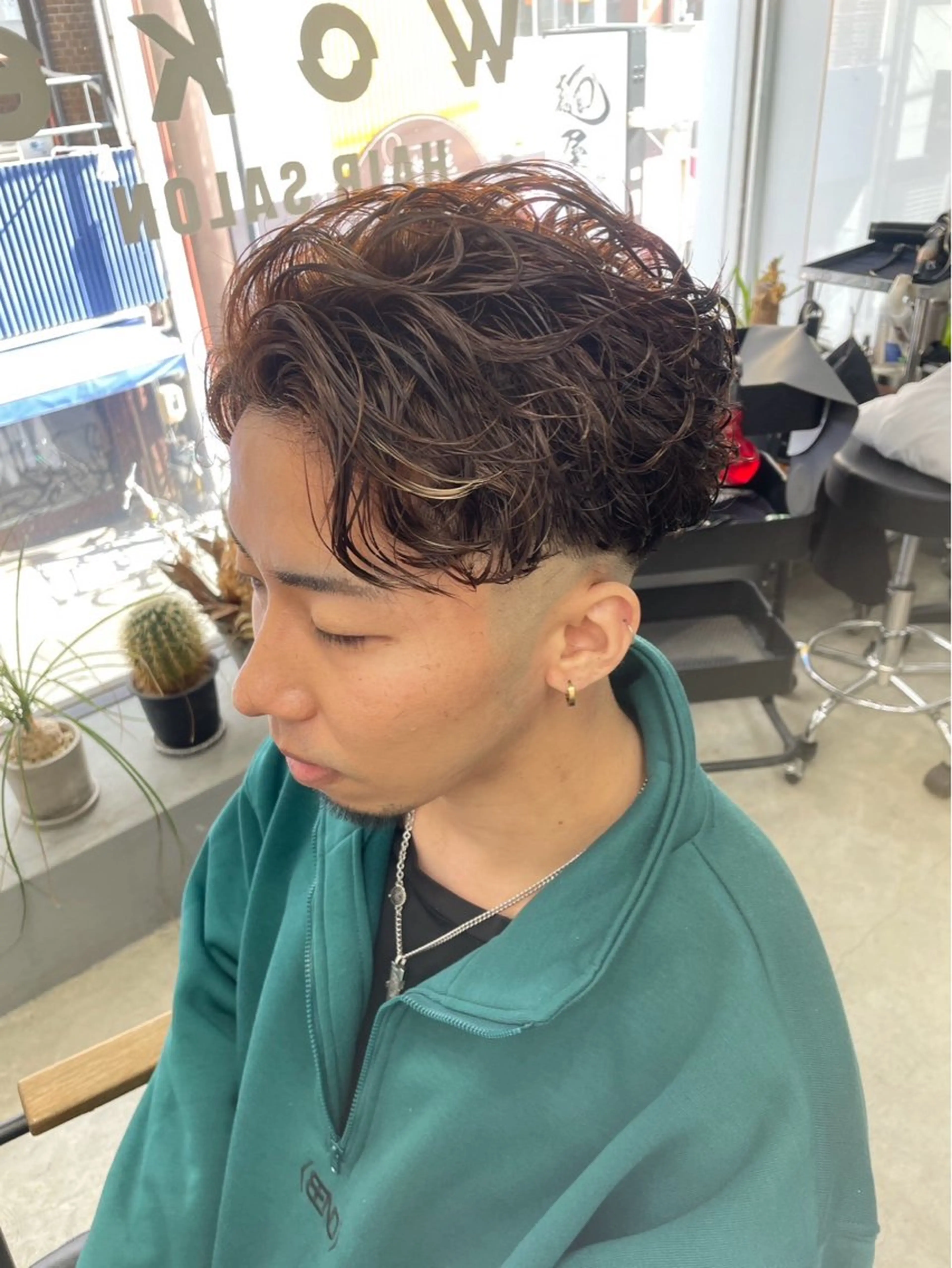 ミディアム パーマ メンズ カット パーマ メンズ専門サロン wokeのヘアスタイル