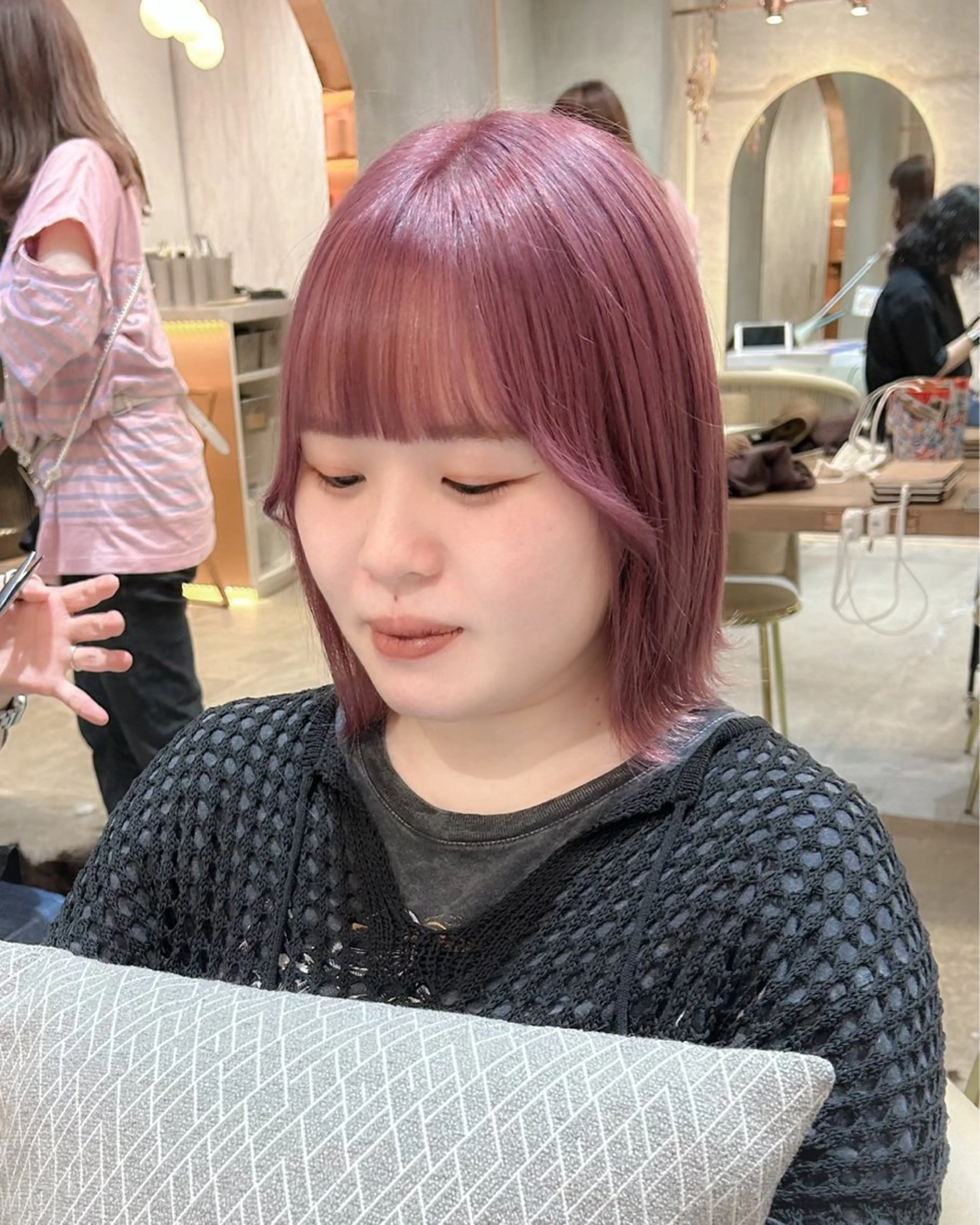 ミディアム ボブ 外ハネヘア カット ヘアカラー トリートメント ハッシュカット/韓国 レイヤー/カハナのヘアスタイル
