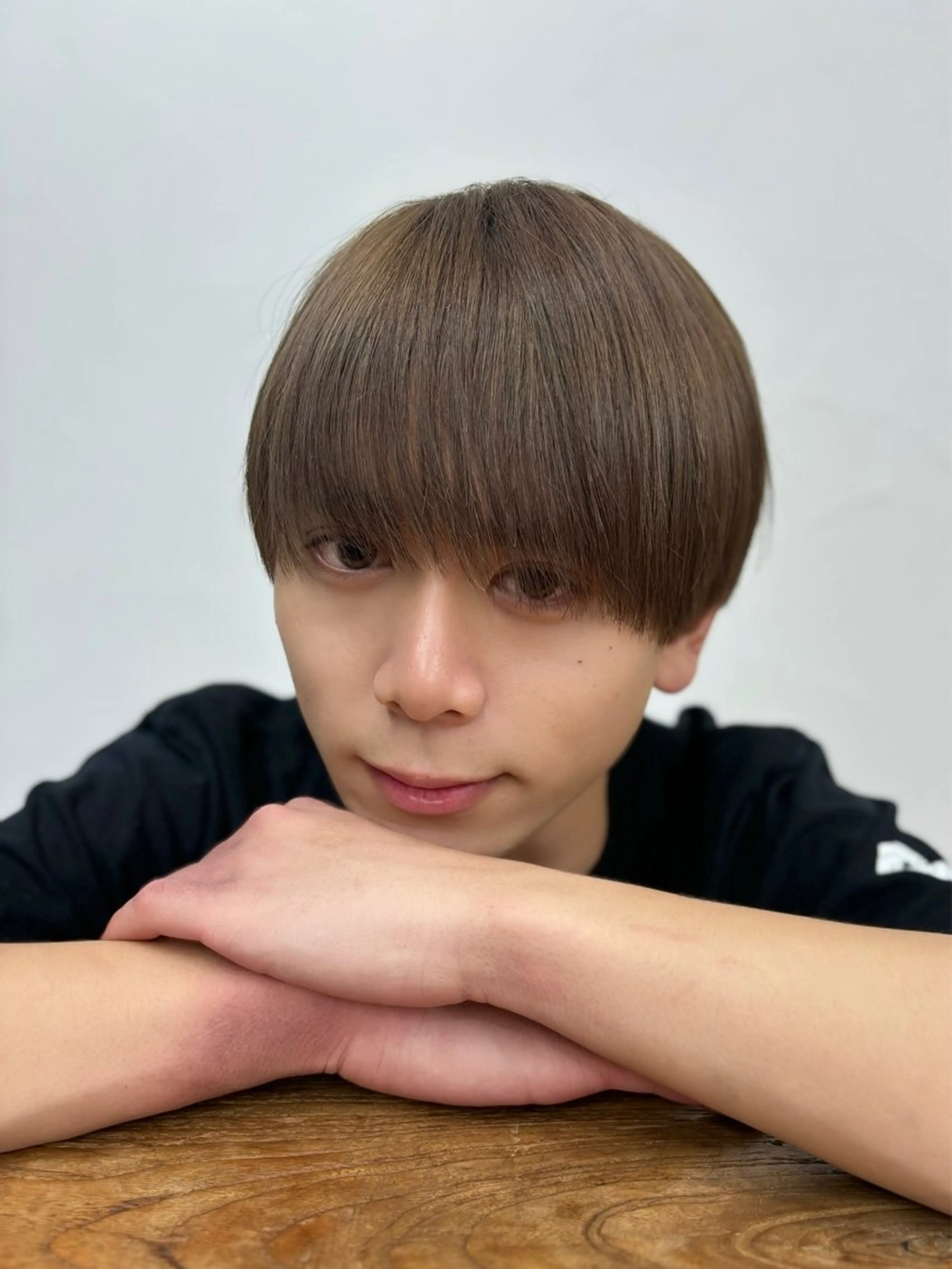 カラー メンズ メンズブリーチ ベージュカラー ブリーチ ミルクティーベージュ 𝐚𝐨𝐢 メンズ ‪‪/メッシュのヘアスタイル