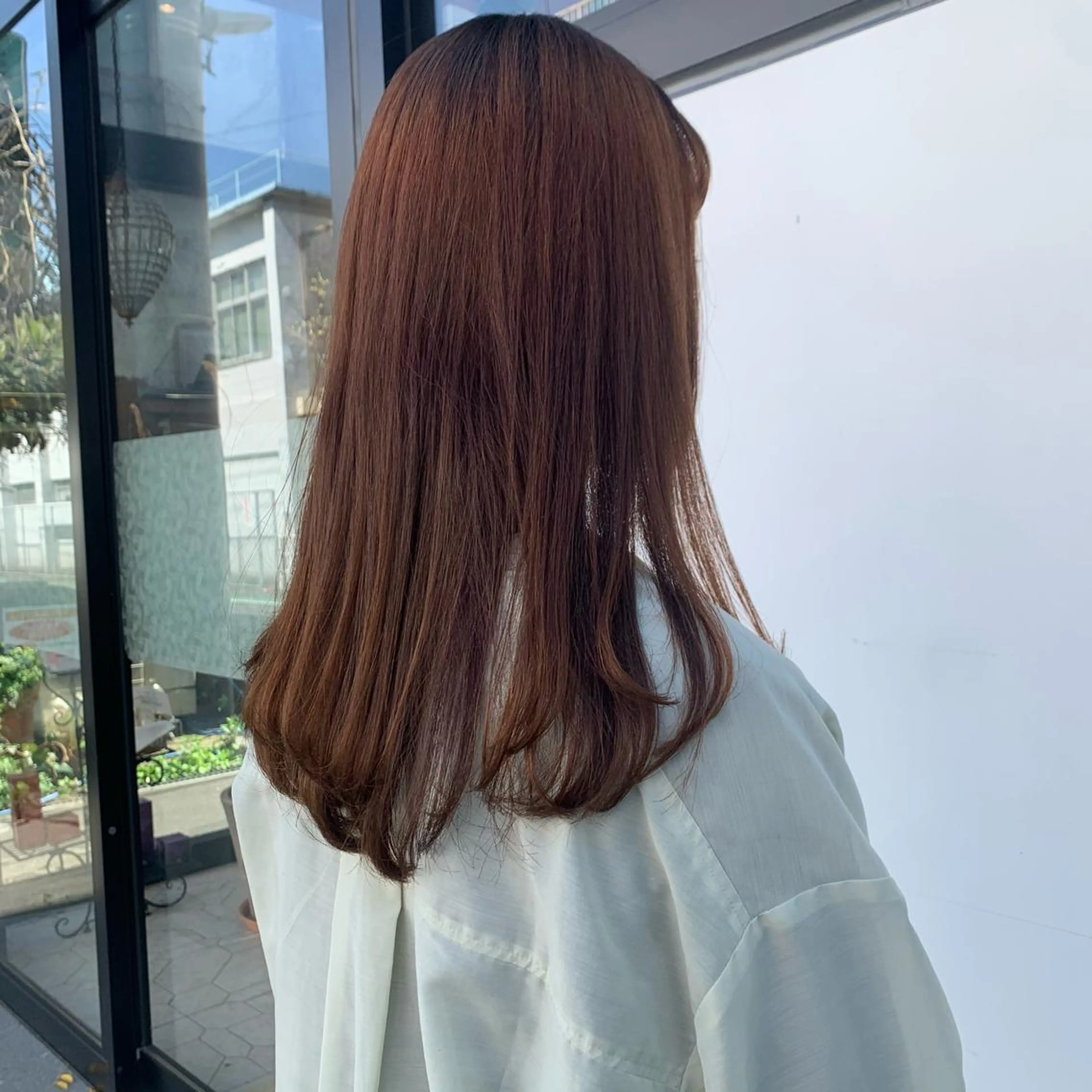 セミロング レイヤーカット 柳川沙羅 🌿透明感カラーのヘアスタイル