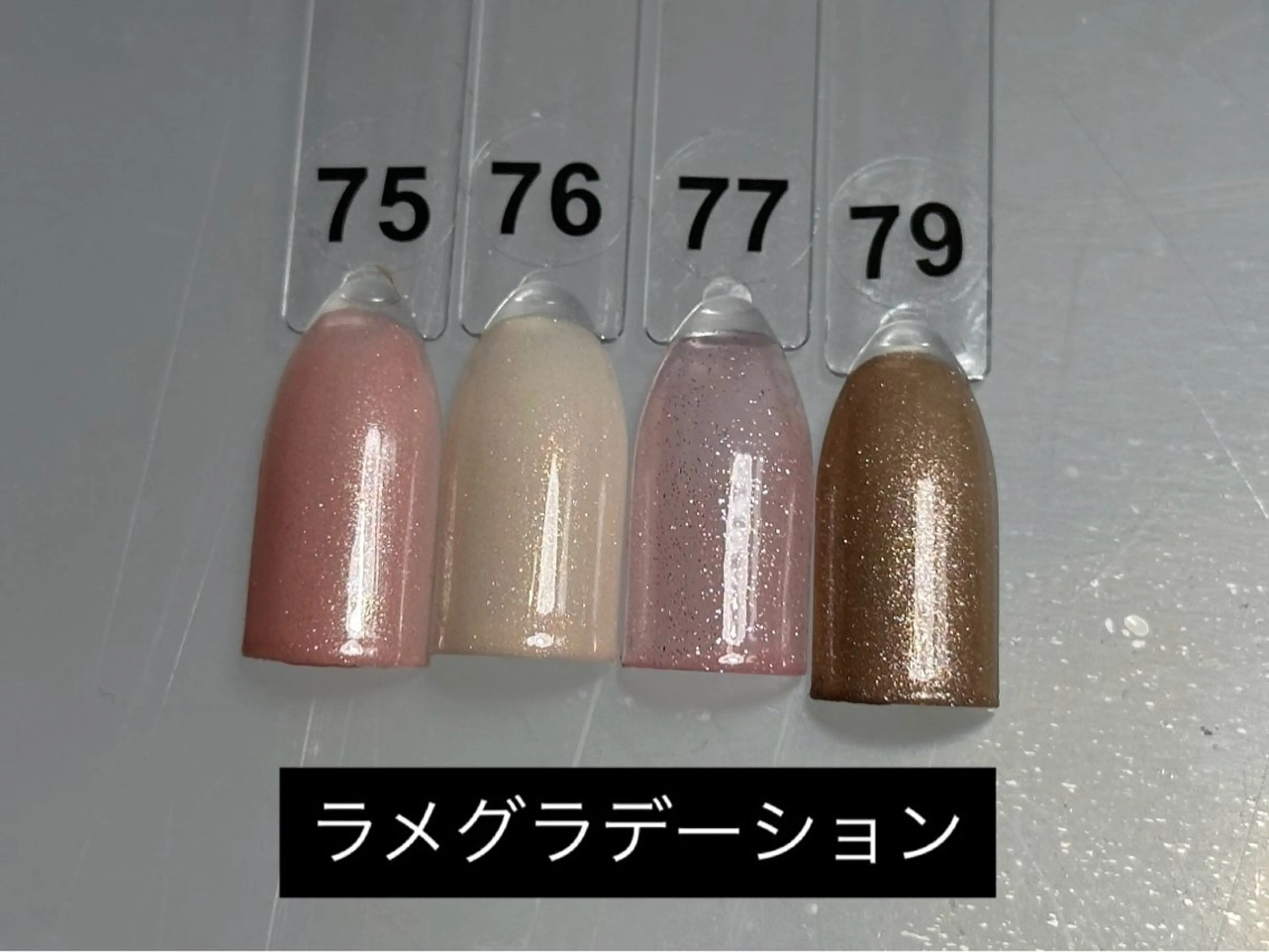 【研修ネイリスト】(オフ込み)🎀ラメグラデーションネイル⚠️色指定あり※(クリアベース)の写真