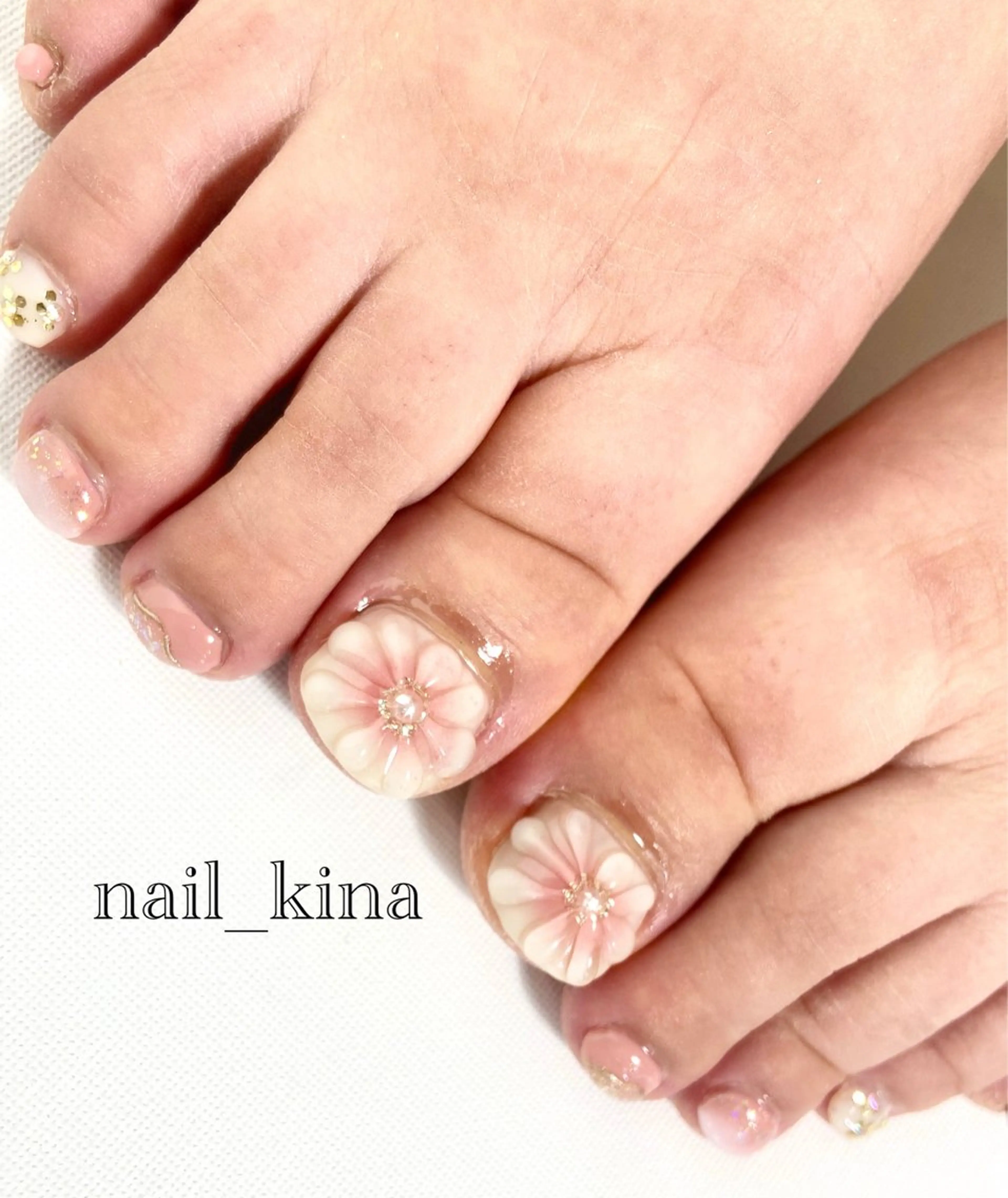 ネイル フラワーネイル フットネイル 持ち込み ぷっくりネイル フットネイル nail_ kinaのネイルデザイン