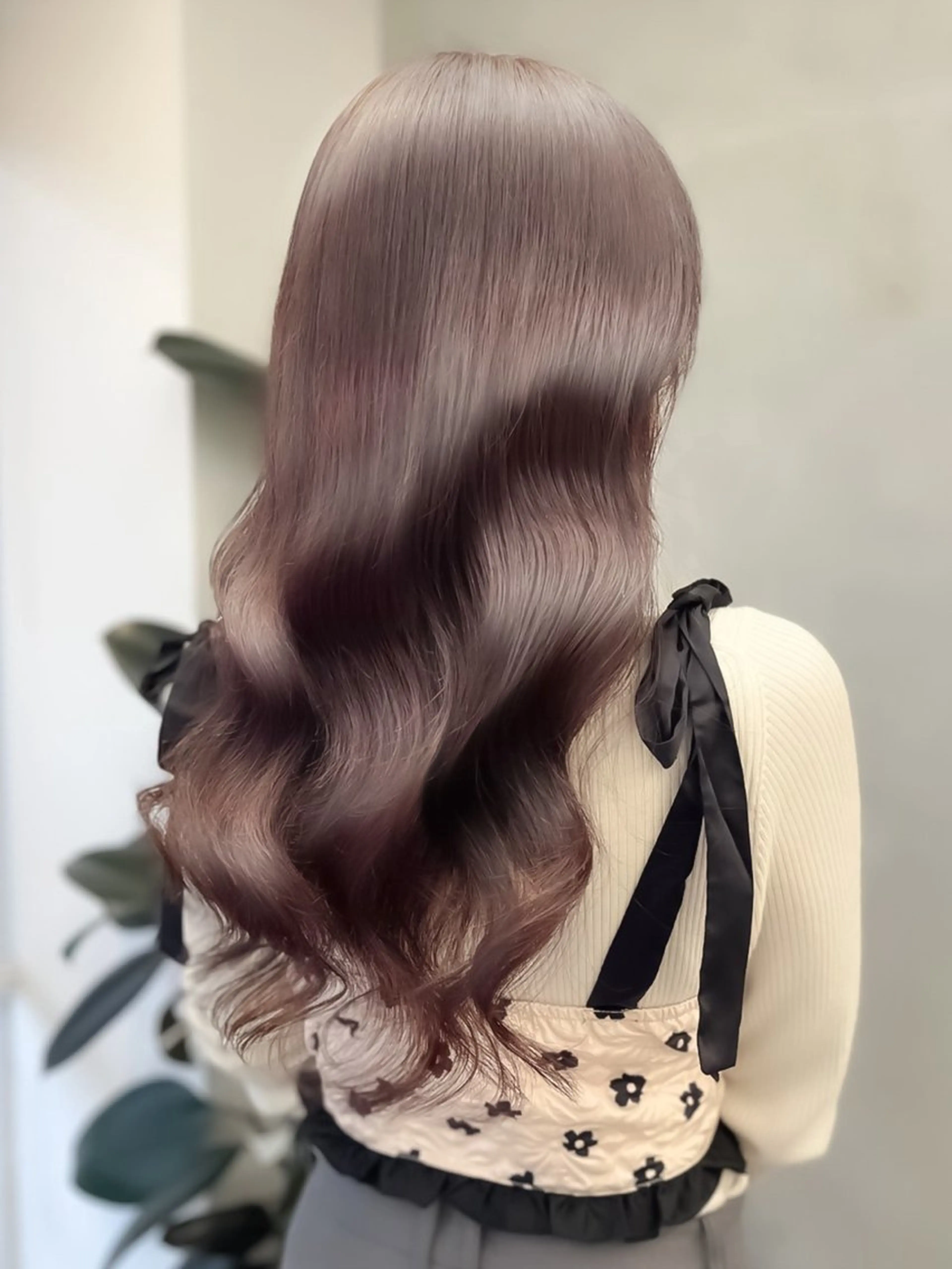 セミロング ラベンダーブラウン ヘアカラー 荒川 桃花のヘアスタイル