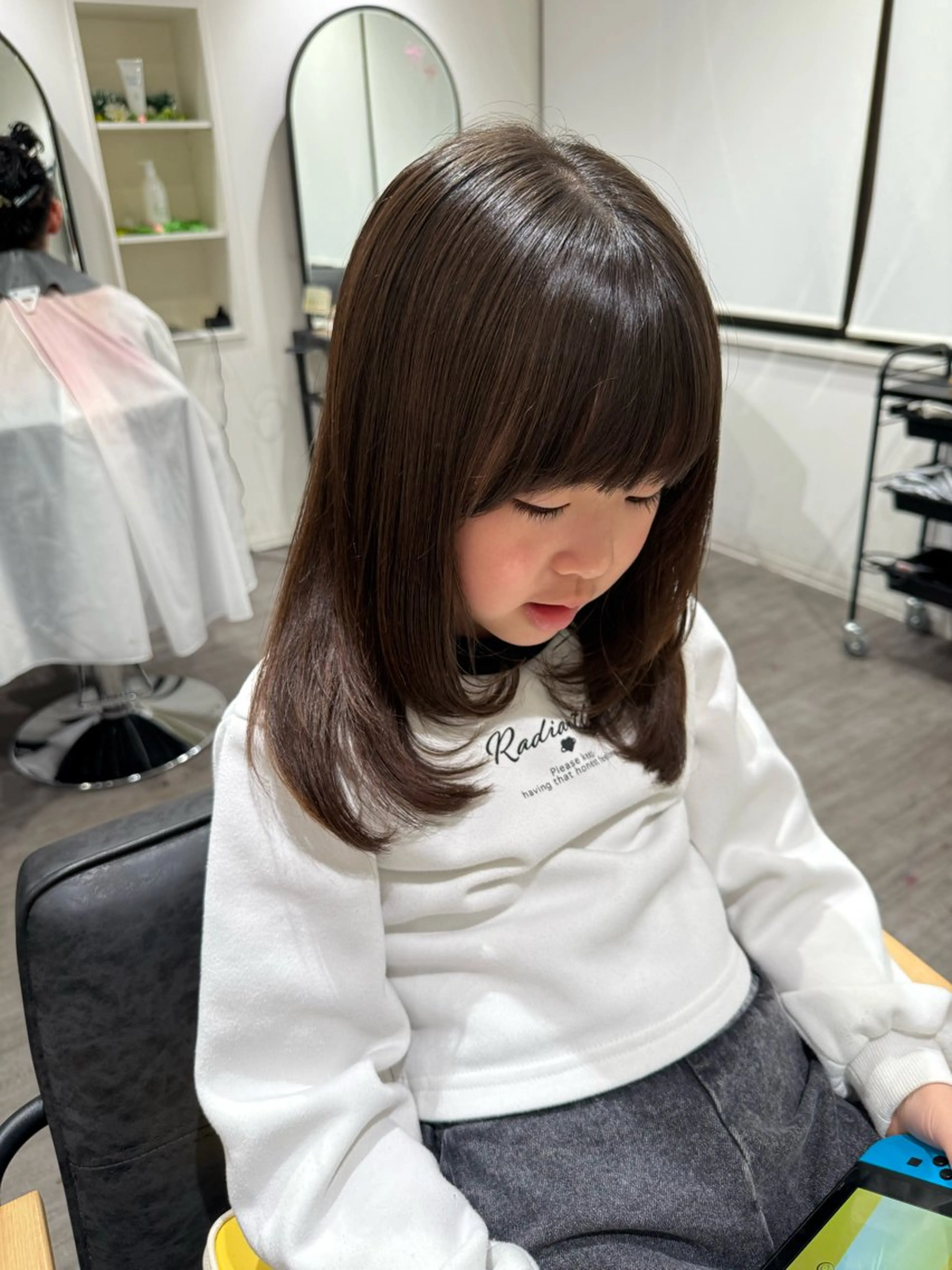 ミディアム キッズ 顔まわりレイヤー レイヤーカット カット トリートメント 上田 紗也のヘアスタイル