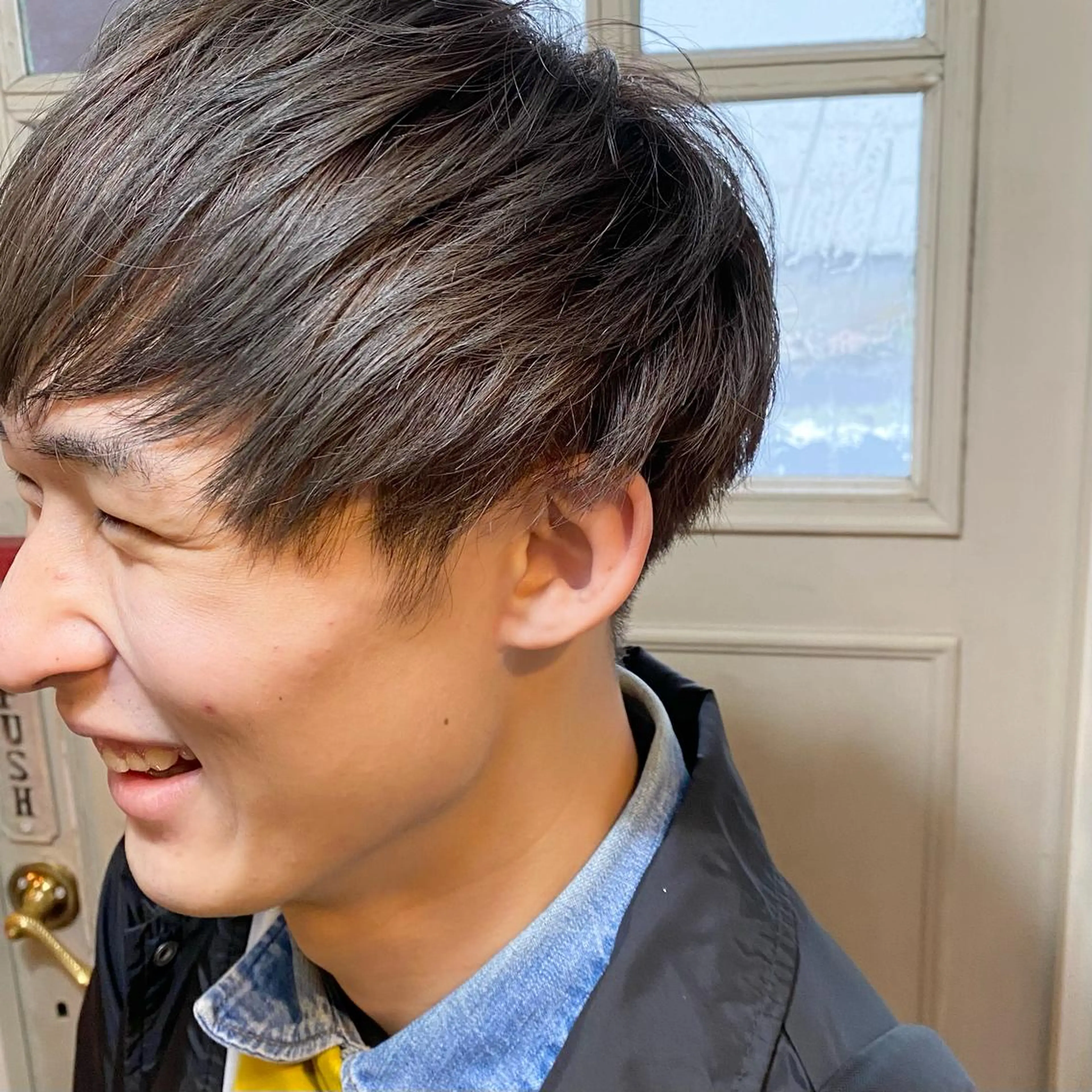 ミディアム カラー メンズ メンズブリーチ ブリーチ シルバー BRITS 渡辺 菜々子のヘアスタイル