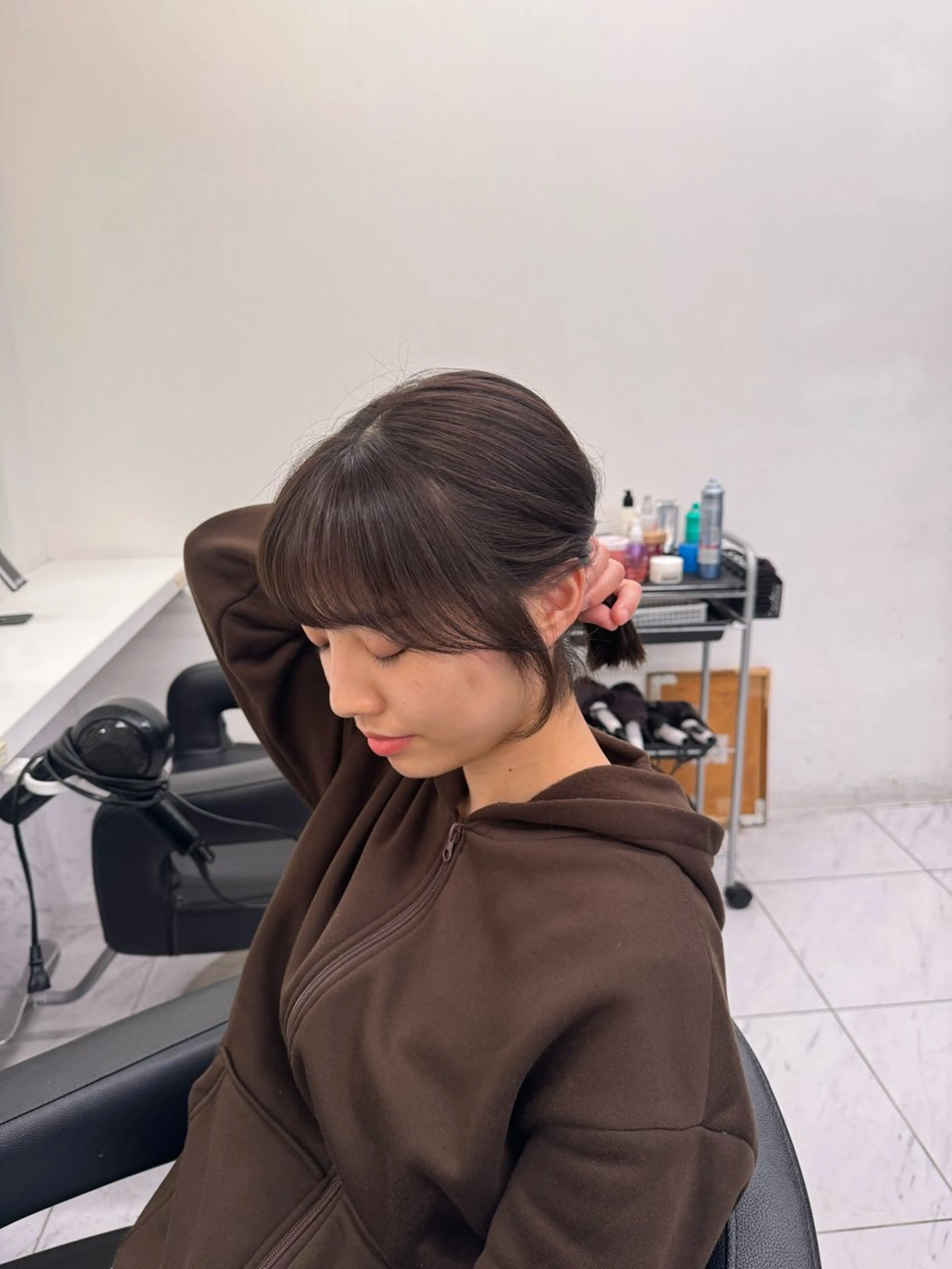 ミディアム カラー ヘアアレンジ メンズ メンズブリーチ メンズハイトーン ベージュカラー 黒髪 ブリーチ ヘアカラー トリートメント ヘアセット 韓国トレンドの 達人♡のヘアスタイル