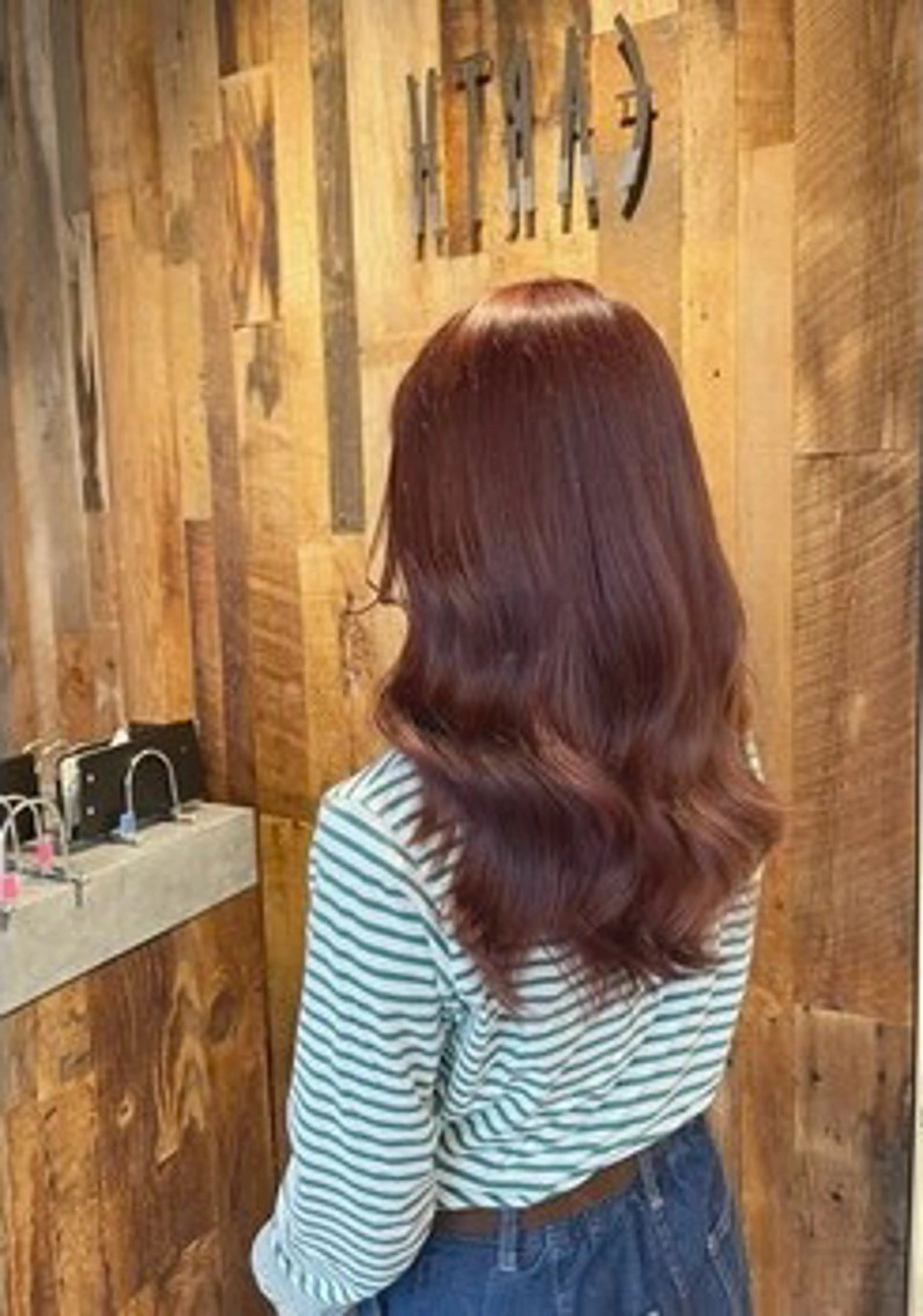 セミロング カラー ブリーチ ピンクカラー EARTH AOBADAIのヘアスタイル