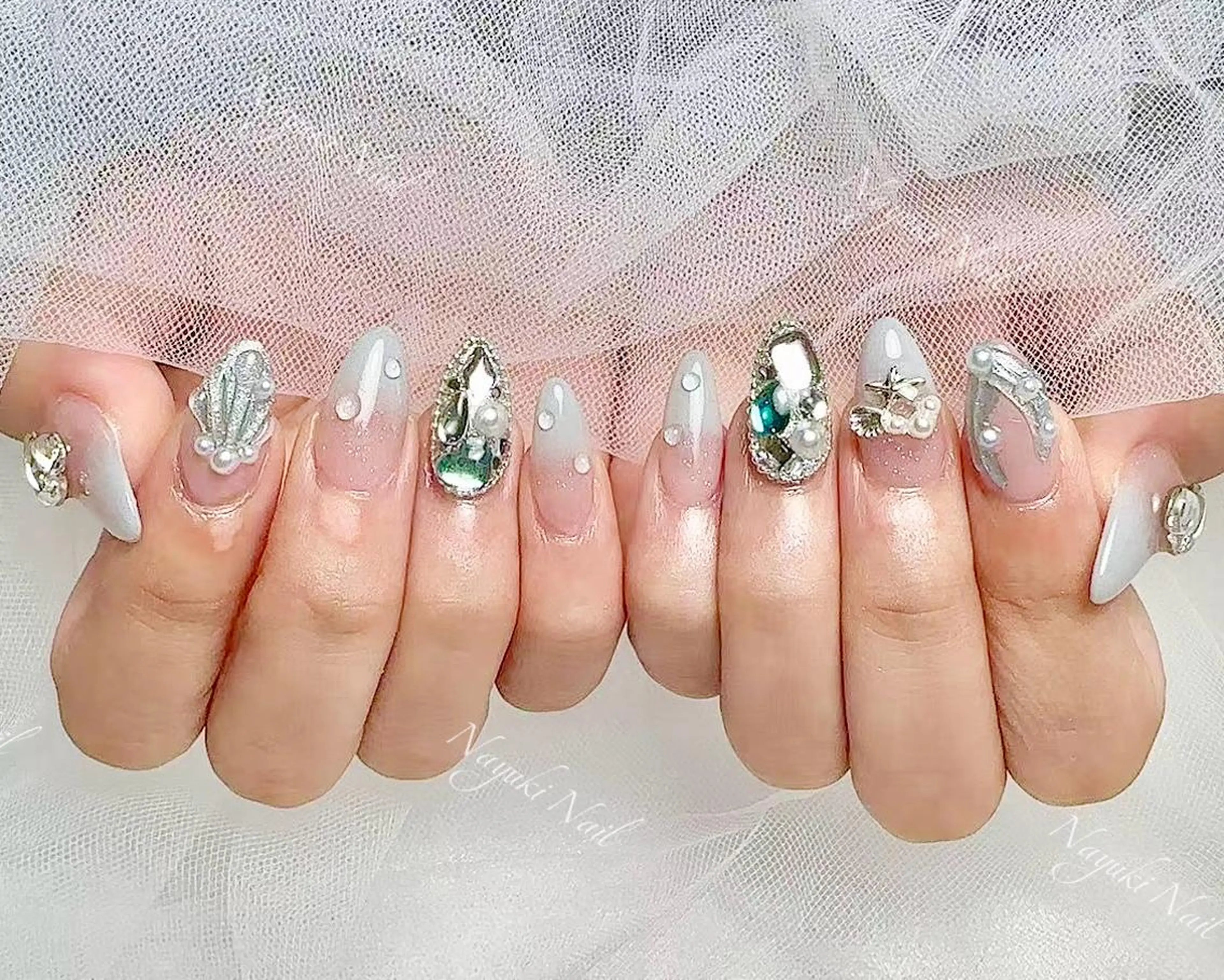 ネイル 🦋 Queenieのネイルデザイン
