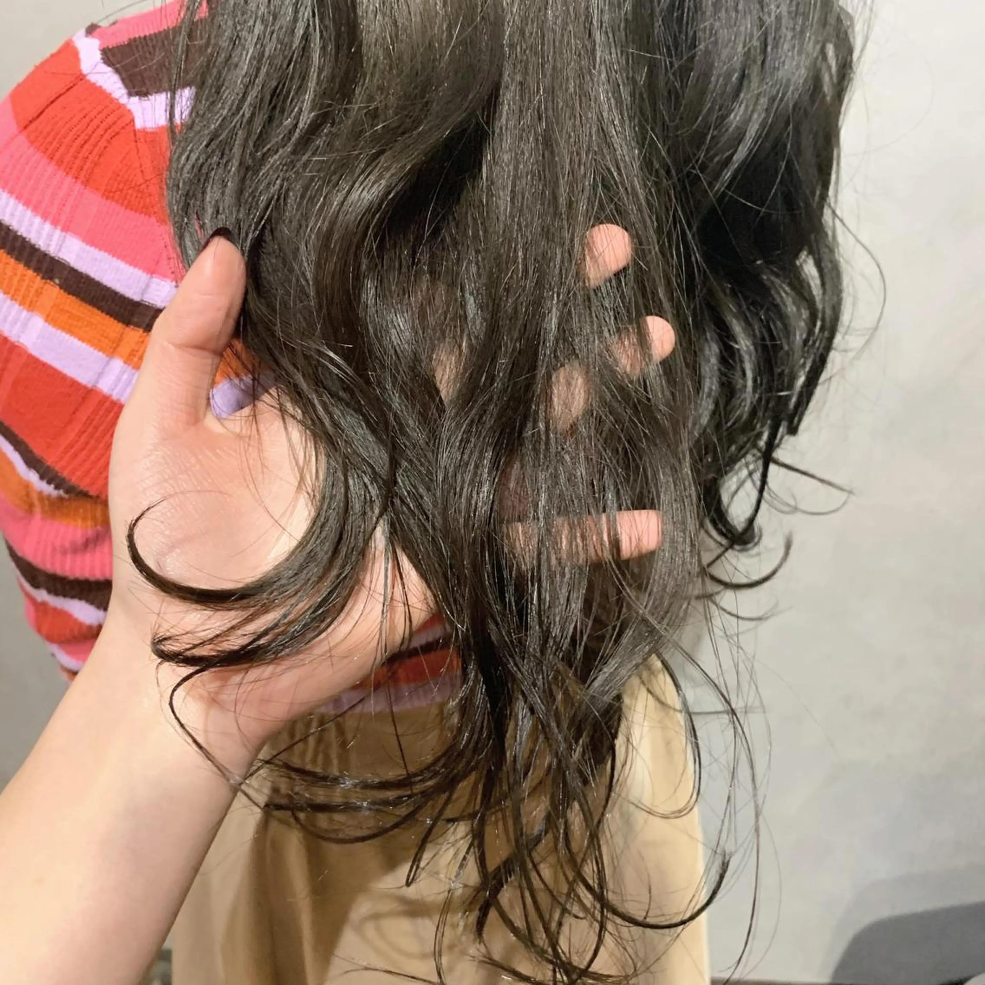 ロング カラー アッシュ オリーブアッシュ カット ヘアカラー トリートメント friity所属・🕊️ HONOKAのヘアスタイル