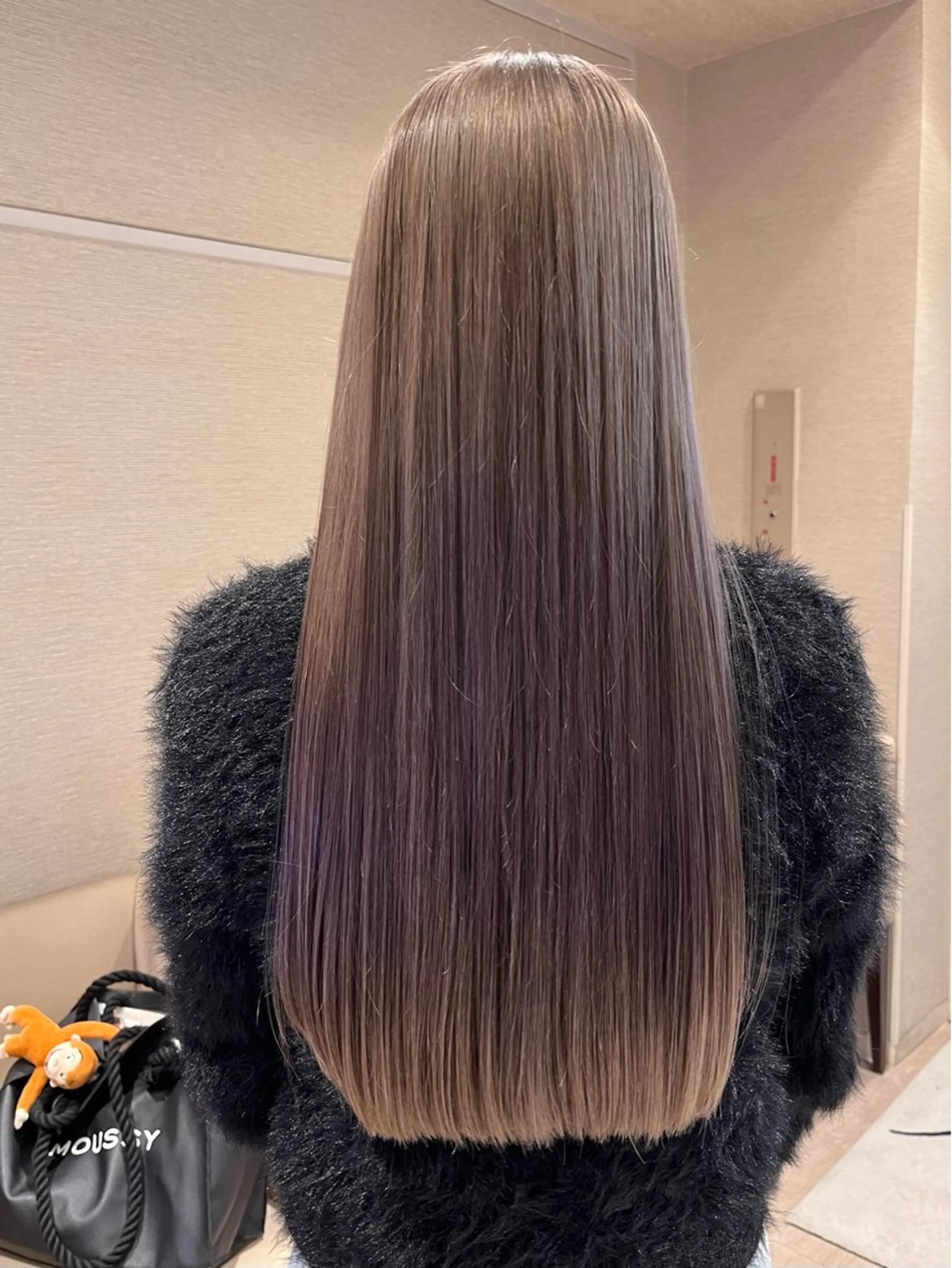 ロング カラー ブリーチ グレージュ ロング dogstar小林諒 レイヤー/ブリーチのヘアスタイル