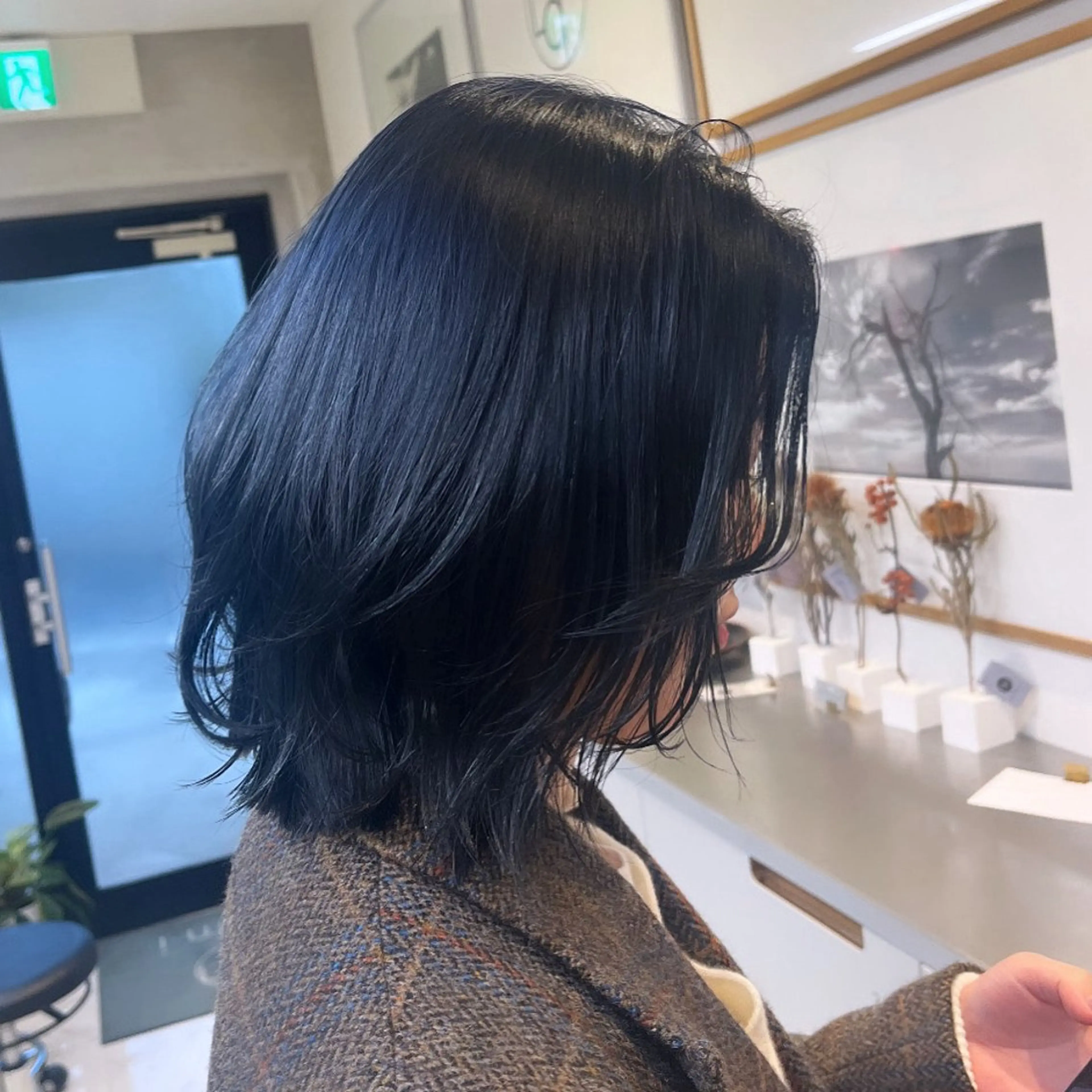 ミディアム カラー 黒髪 ブルーカラー ブルーブラック ブルージュ 韓国風カラー ヘアカラー トリートメント ヘッドスパ ヘアセット カジュアルを女っぽく 𝗮𝘆𝗮𝗰𝗼のヘアスタイル