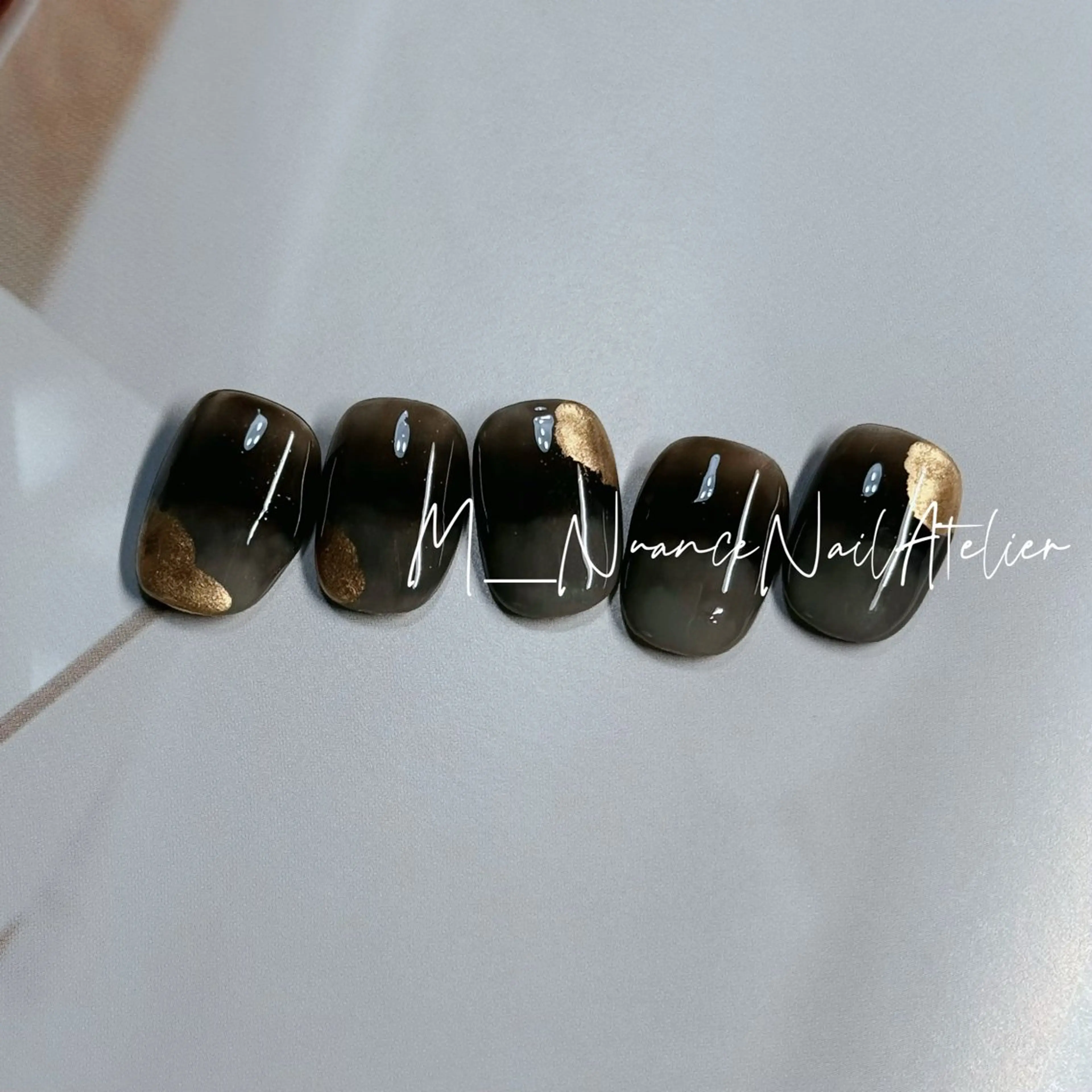 ネイル マグネットネイル ニュアンスネイル オフィスネイル シンプルネイル ハンドネイル GO TODAY横浜Solace店所属・M___nail atelierのネイルデザイン