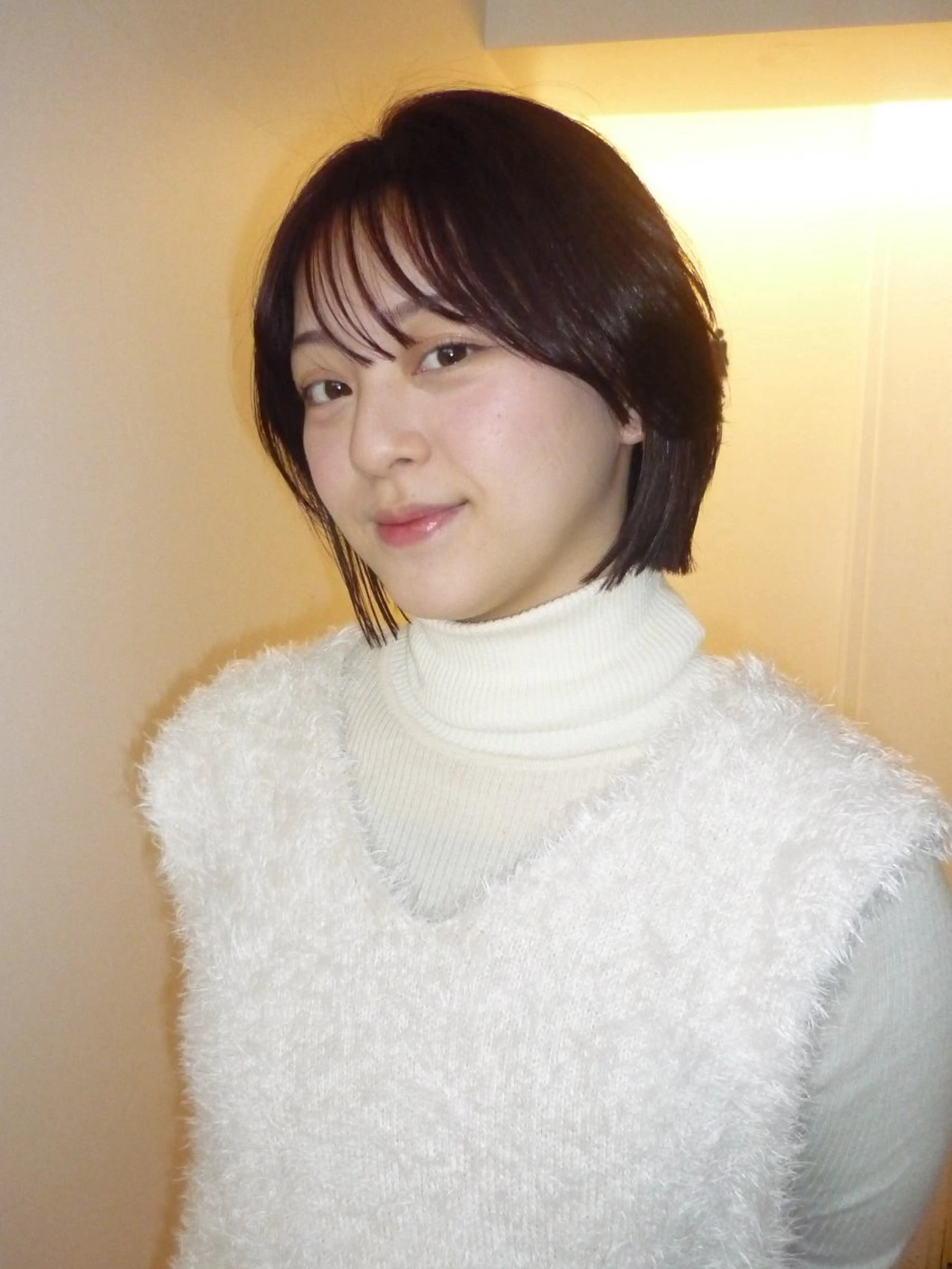 ミディアム カラー ヘアカラー 🌟暖色系ハイトーン 🌟AIのヘアスタイル