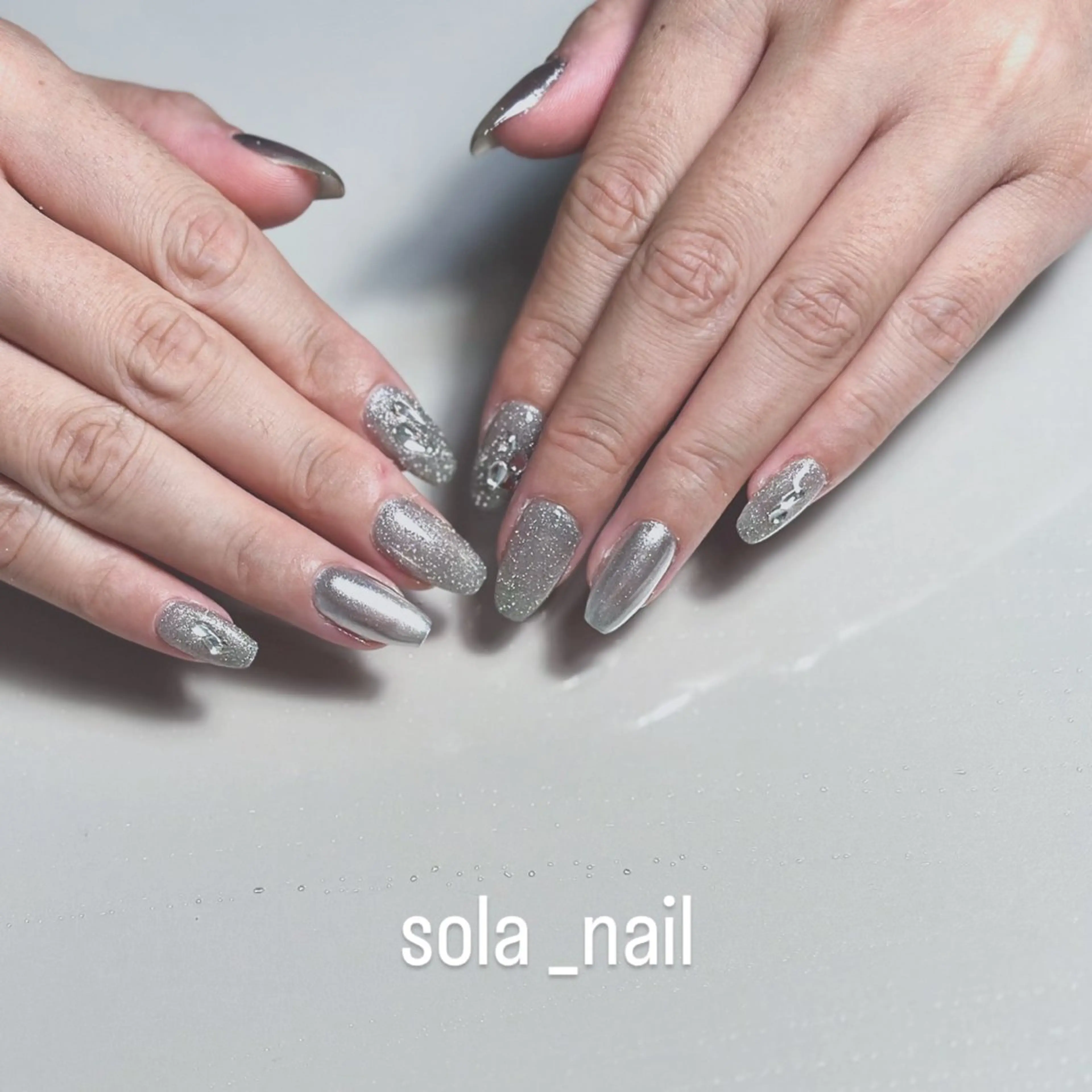 ネイル キラキラネイル ラメ(グリッター) ミラーネイル シルバー ストーンネイル solanail所属・sola nailのネイルデザイン