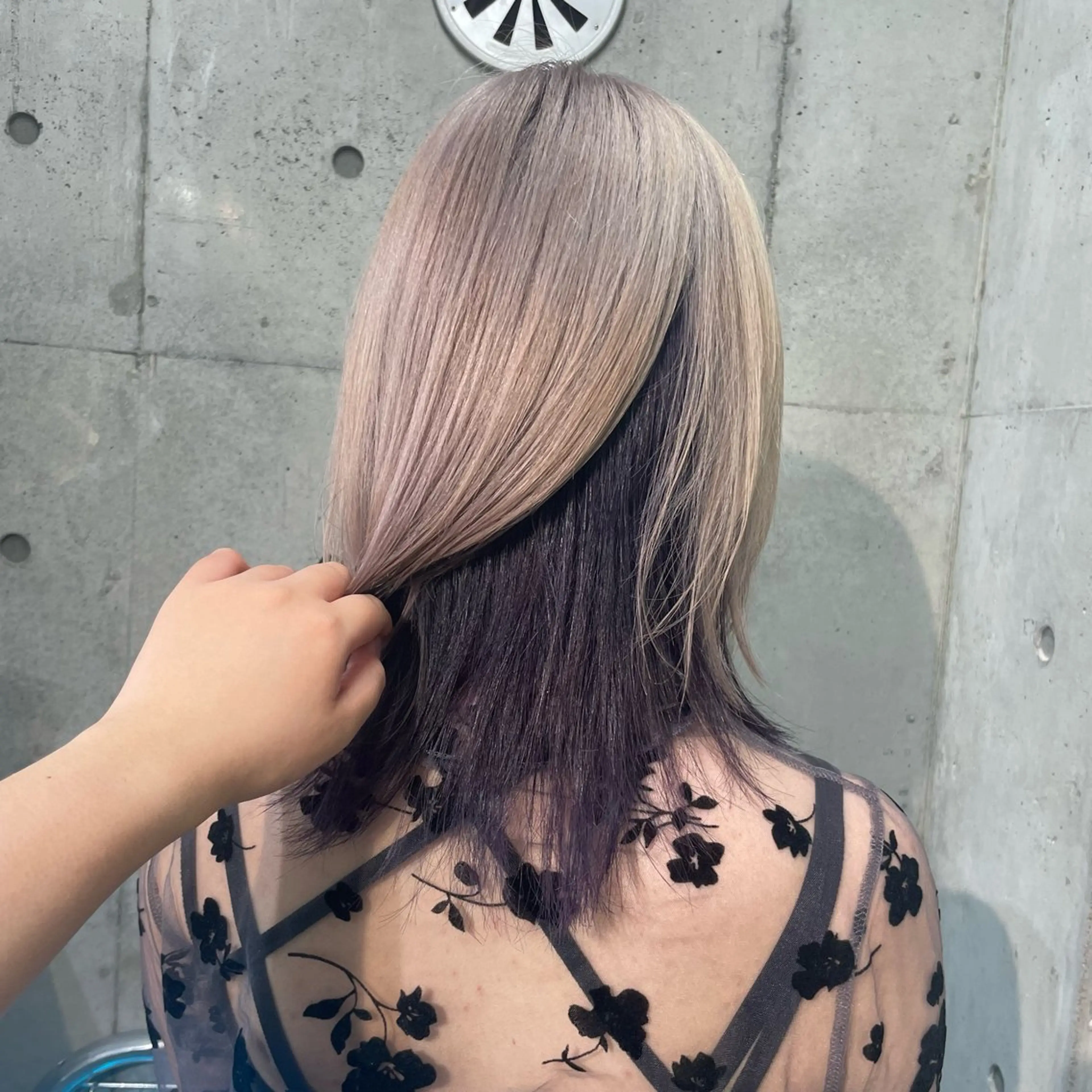 セミロング カラー ハイトーン×デザイン 🪽🫧HIKARIのヘアスタイル